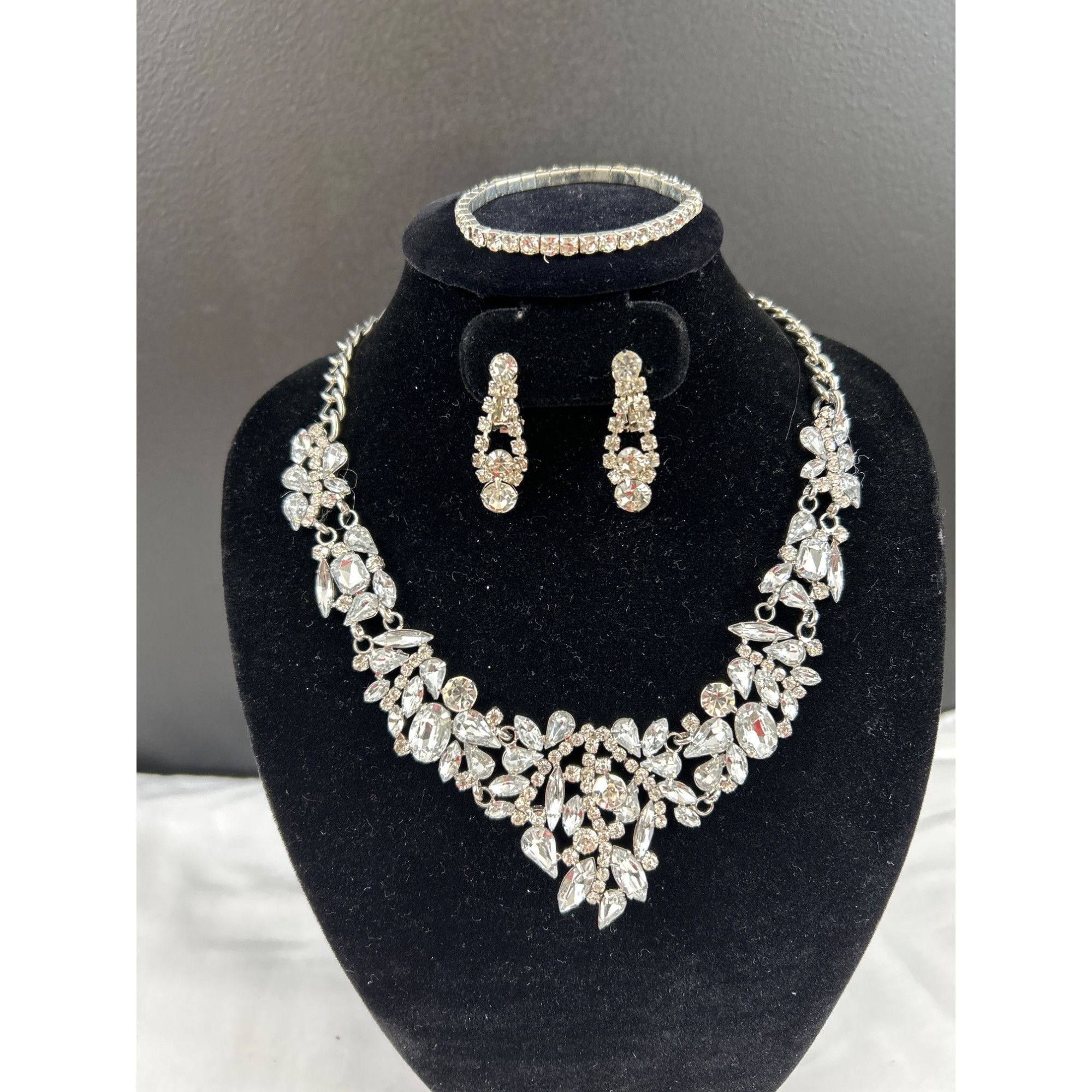 Other 3 Pcs/set women rhinestone Necklace, braclet and clip on e Size ONE SIZE - 1 Thumbnail