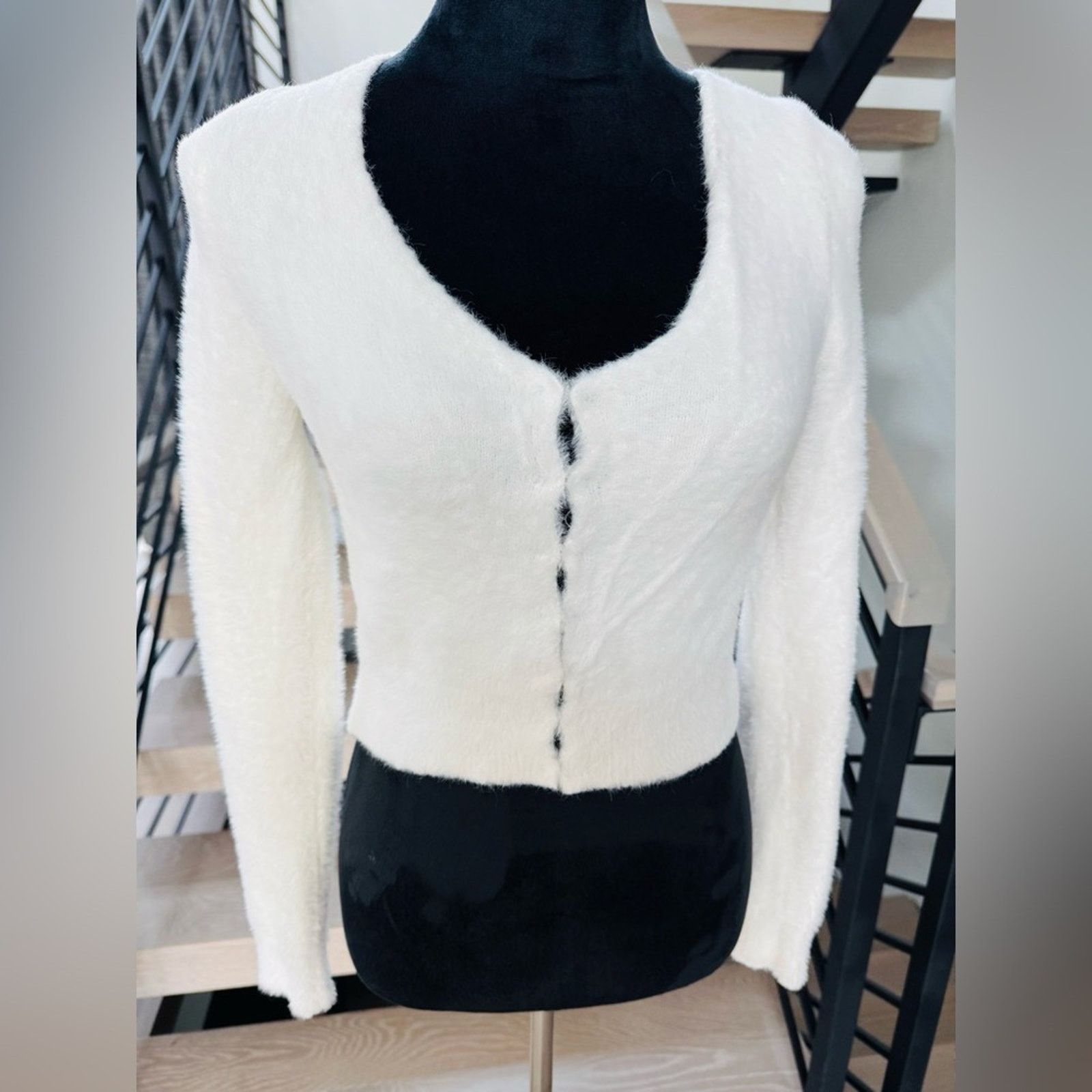 Other New White Button-Back V-Neck Crop Sweater size S Size S / US 4 / IT 40 - 3 Thumbnail