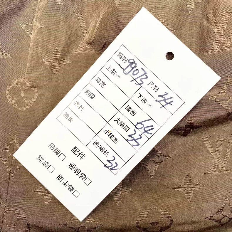 Louis Vuitton Louis Vuitton Mulberry silk brown presbyopic printed short Size US 34 / EU 50 - 7 Thumbnail