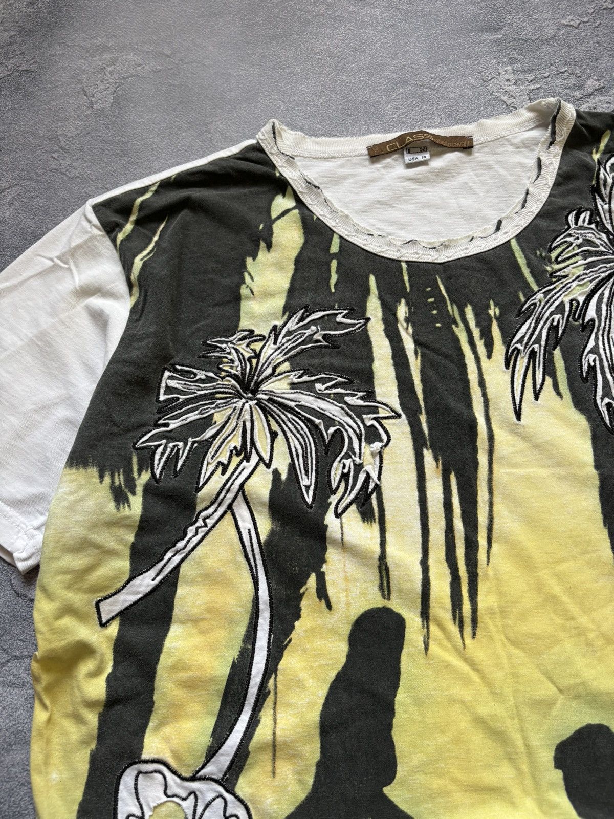 Roberto Cavalli Vintage CLASS Roberto Cavalli Y2K Tropical Palm Print Tee Size XXL / US 16-18 / IT 52-54 - 6 Thumbnail