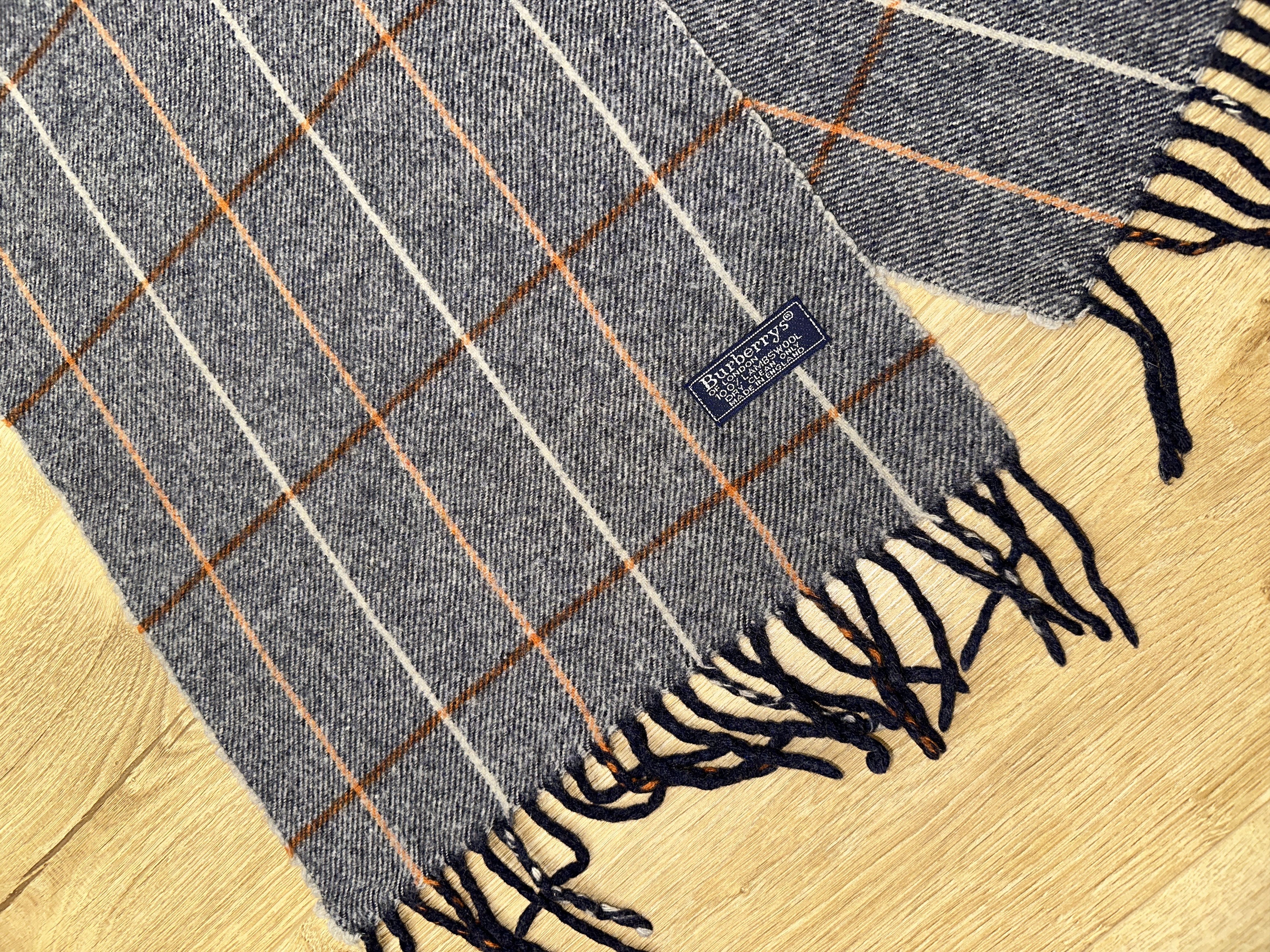 Burberry Iconic Burberrys Vintage Lambswool Tartan Scarf 140x30cm Size ONE SIZE - 3 Thumbnail