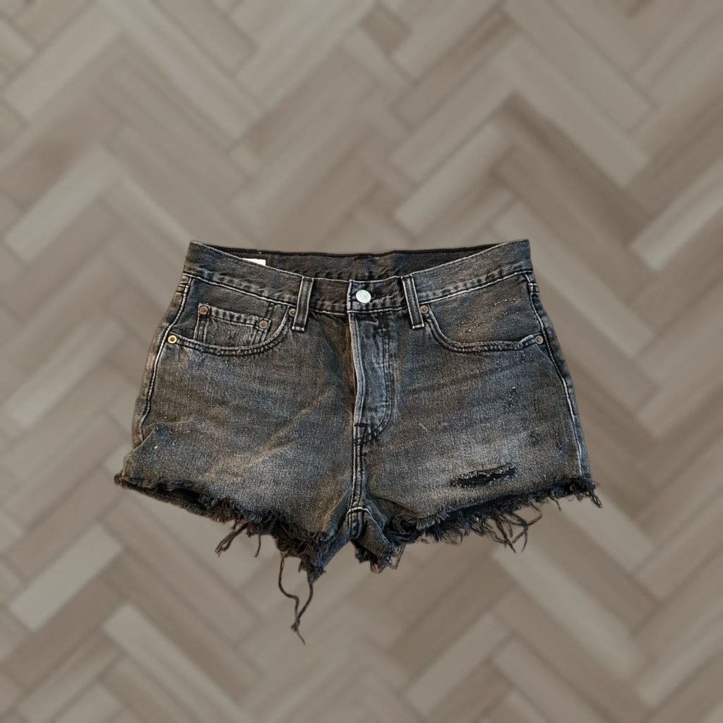 Levi's Levi's 501 Button Fly Jean Shorts Gray Denim Women's sz 27 Casual Shirt Sportswear? Size 27" / US 4 / IT 40 - 1 Thumbnail