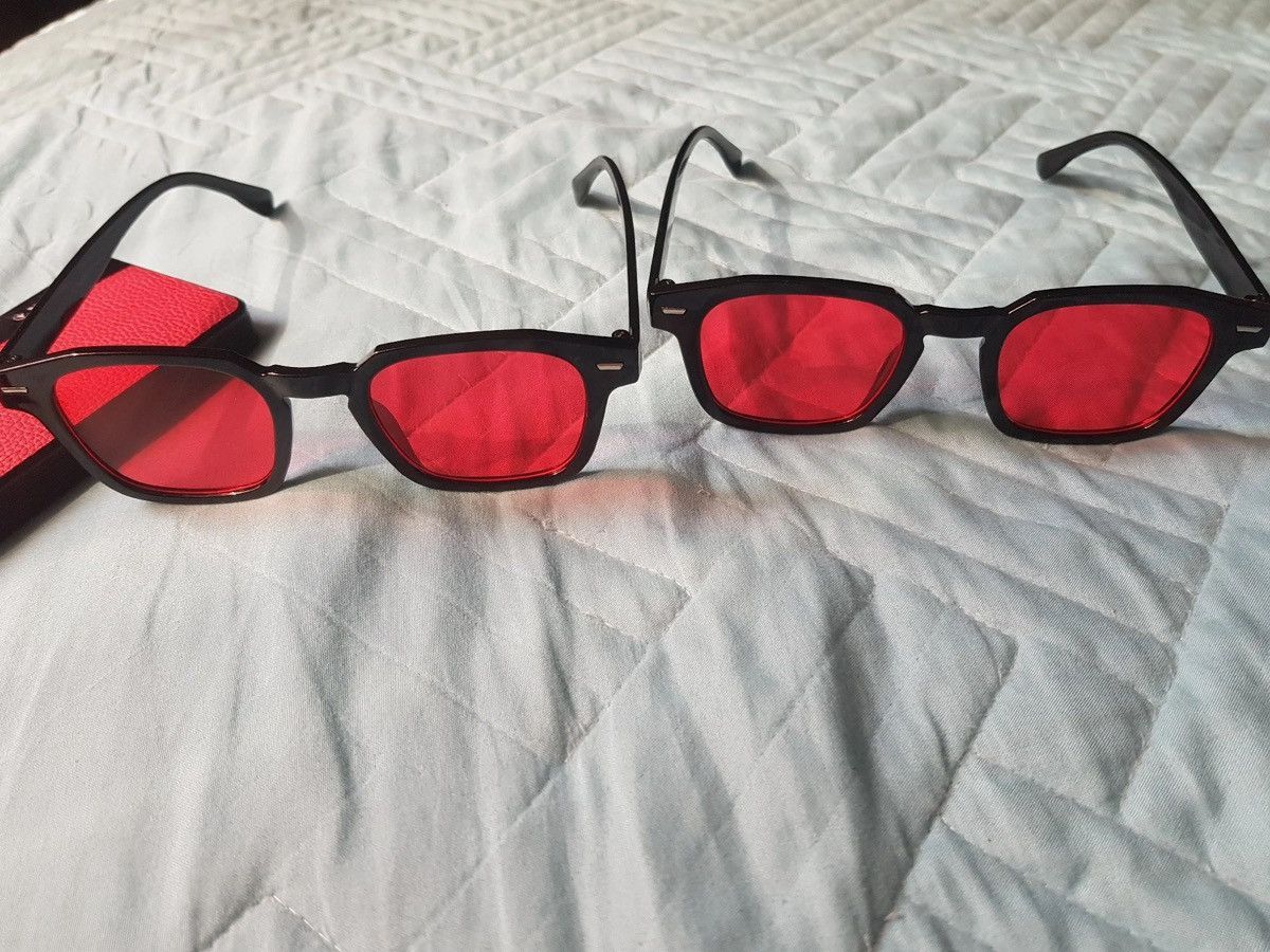 Other Red Lense Black Frame Sunglasses Size ONE SIZE - 3 Thumbnail