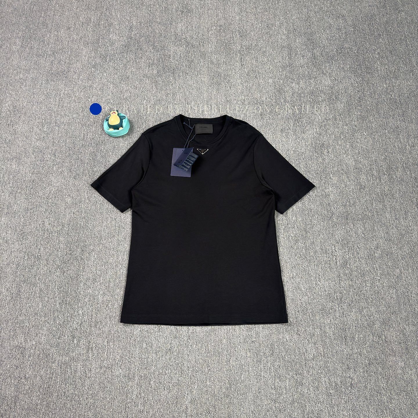 Prada Minimalist Black Enamel Logo Tee Size US S / EU 44-46 / 1 - 1 Thumbnail