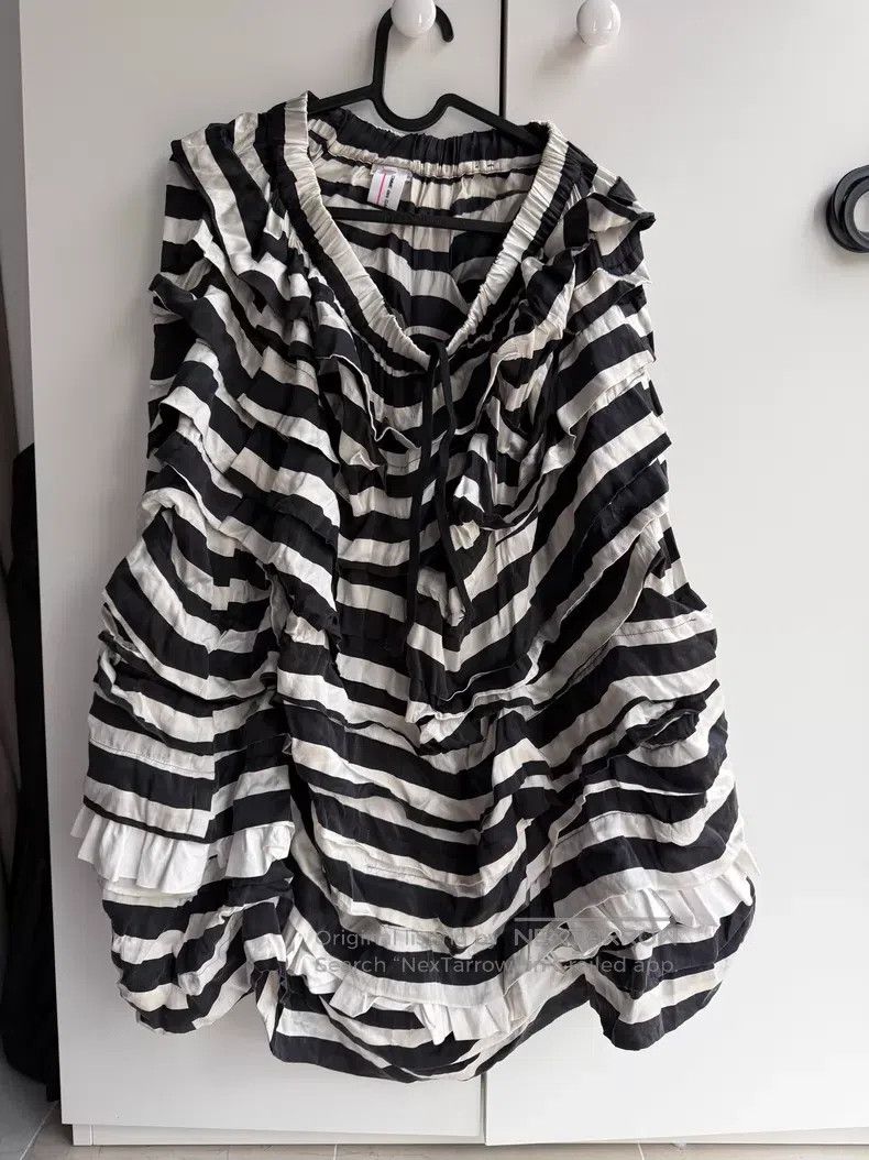 Comme des Garcons Comme Des Garcons size S Silk shiny layered cake skirt Size 23" - 1 Thumbnail
