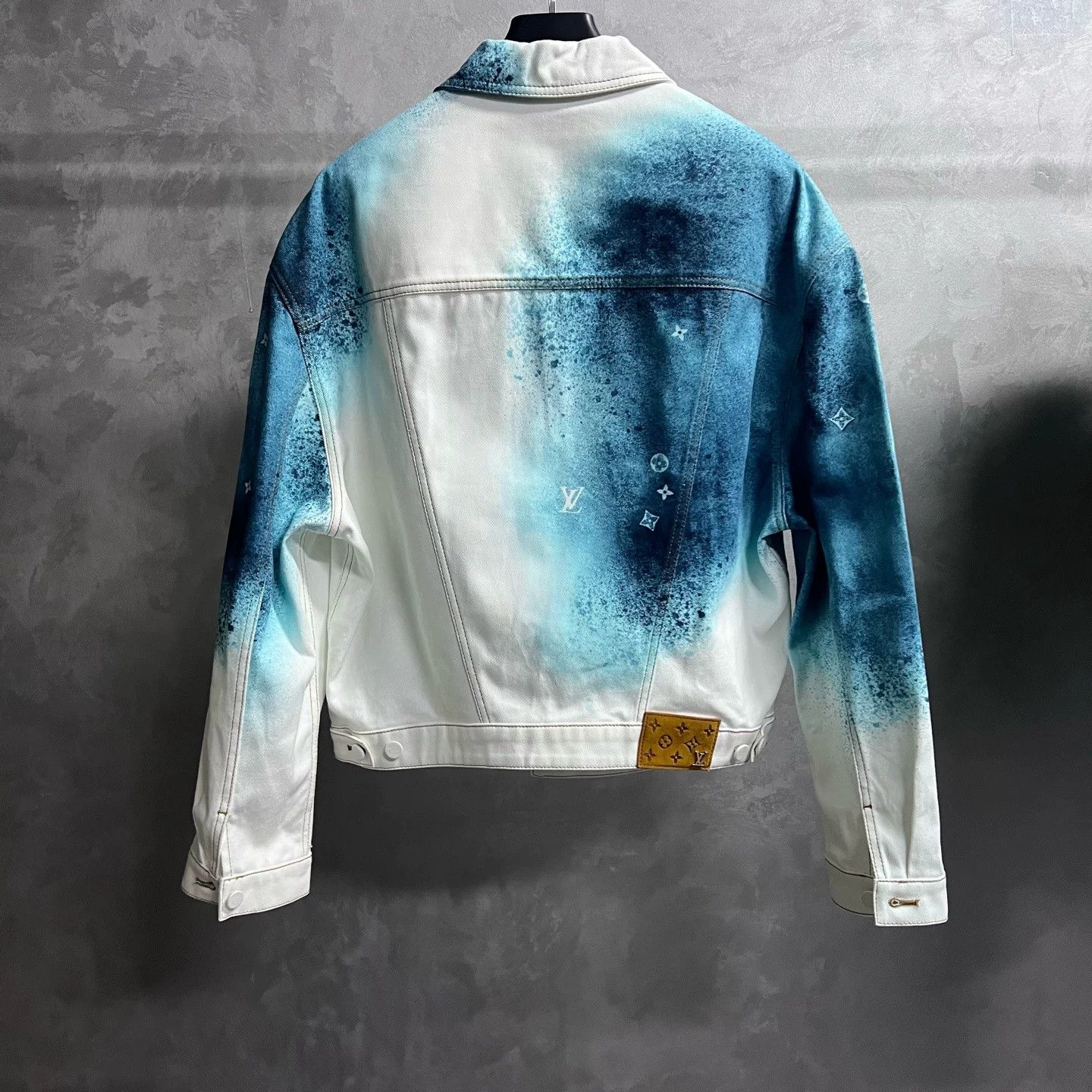 Louis Vuitton Louis Vuitton White Spray-Paint Denim Jacket Size US L / EU 52-54 / 3 - 5 Thumbnail