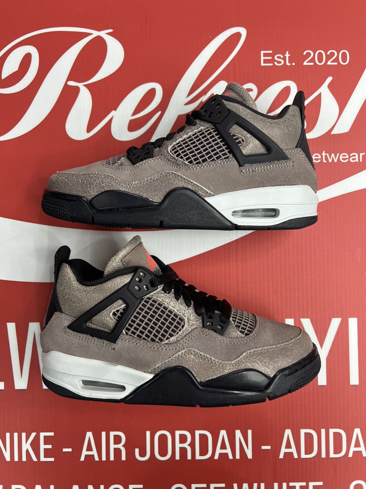 Jordan Brand Air Jordan 4 Retro (GS) Taupe Haze Size 5.5Y (DJ6249-300) Size US 5.5 / EU 38 - 2 Thumbnail