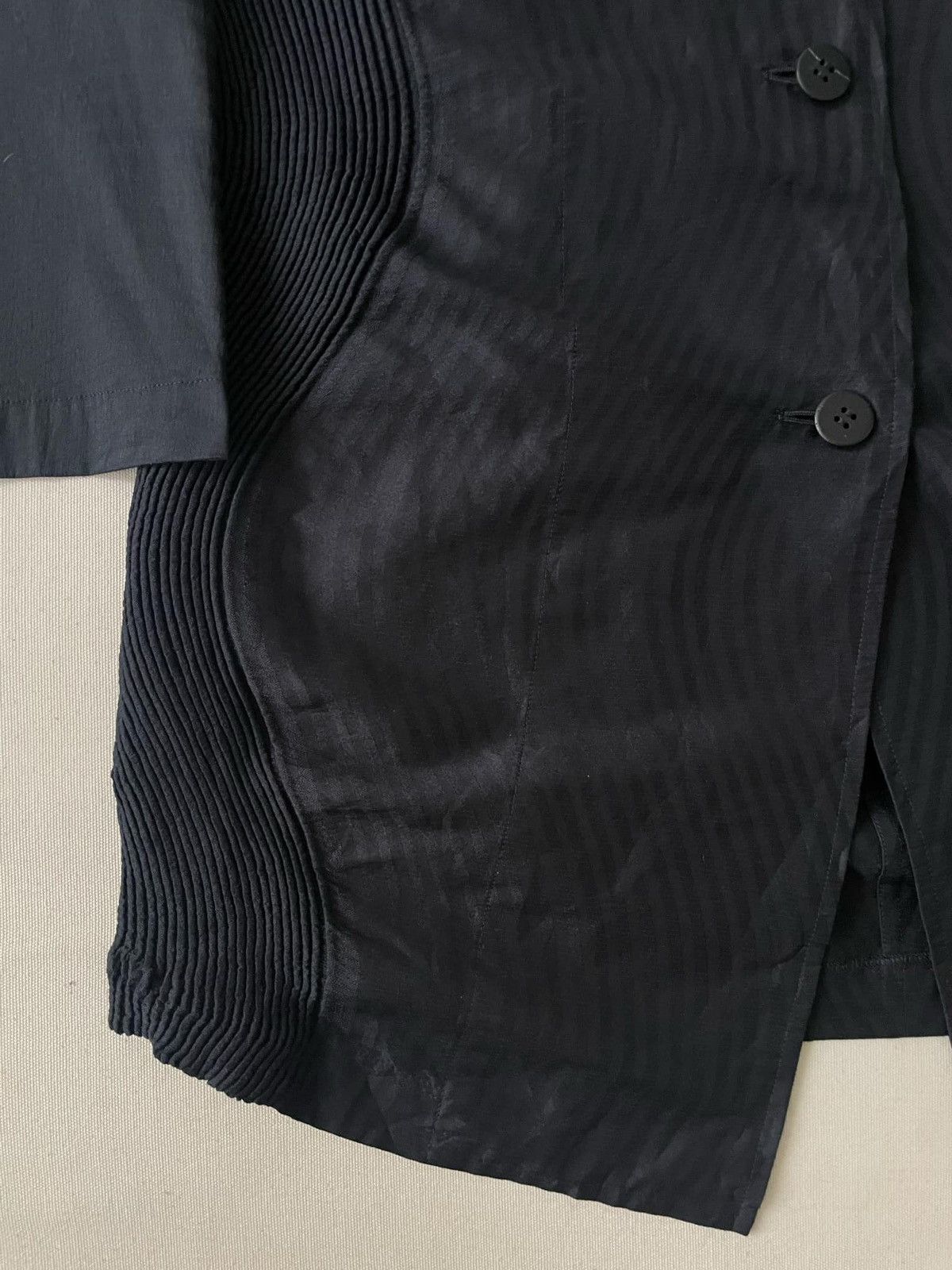 Designer × Issey Miyake × Japanese Brand ISSEY MIYAKEL 3D Steam Stretch Pleats Shawl Collar Coat Navy Size US L / EU 52-54 / 3 - 3 Thumbnail