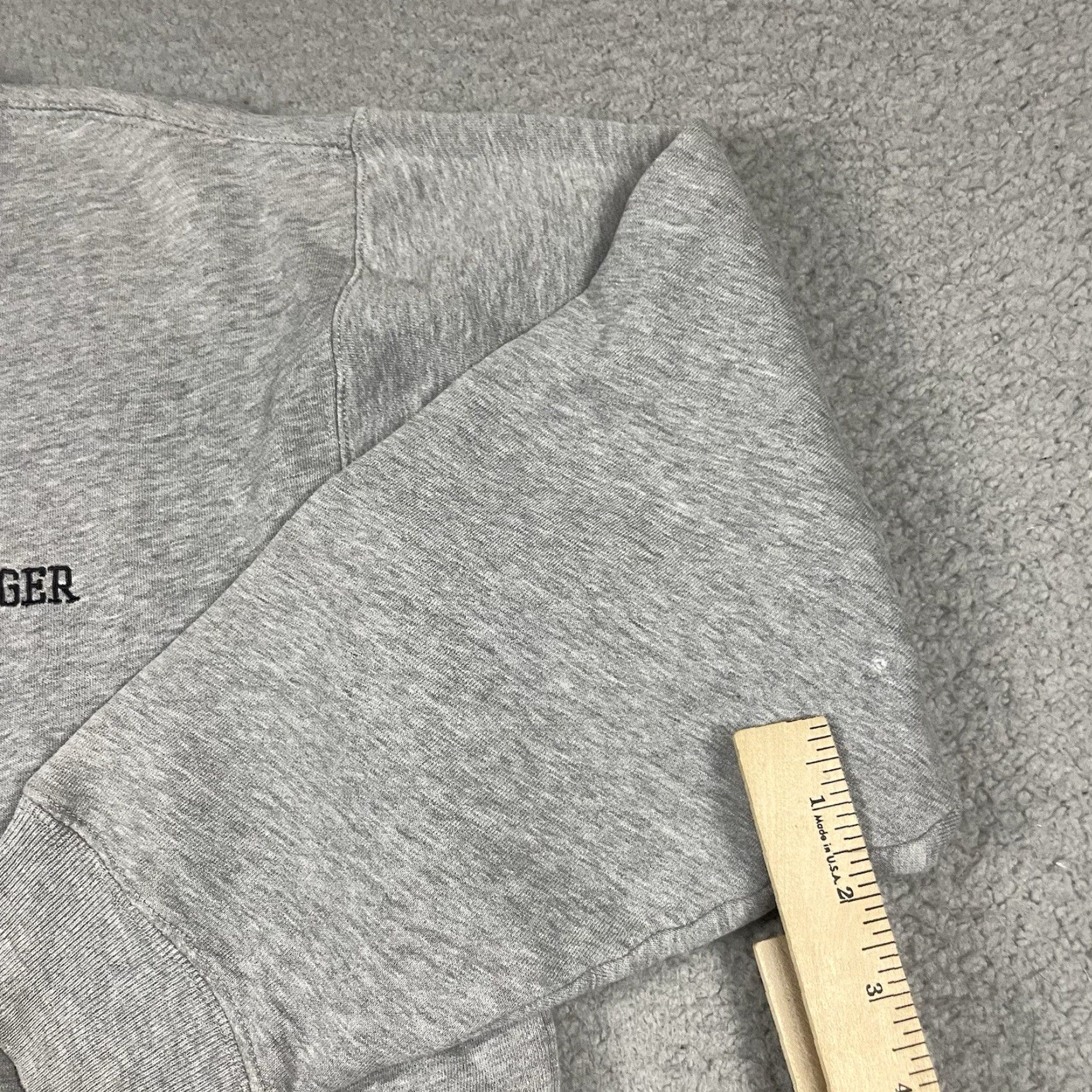 Tommy Hilfiger VINTAGE Tommy Hilfiger Sweatshirt Men’s S Gray Athletic Pullover Sports All Seasons Heavyweight Embroidered Size US S / EU 44-46 / 1 - 7 Thumbnail