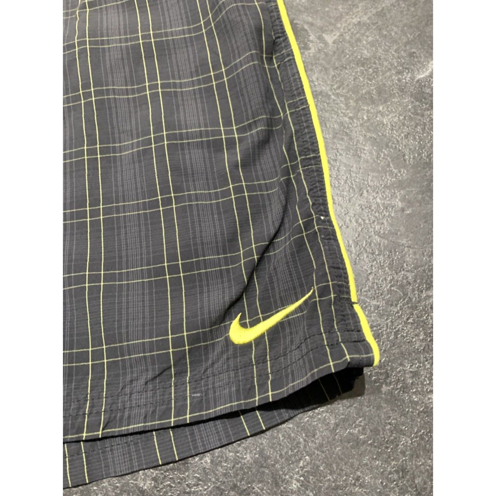Nike Nike Mens Athletic Shorts XL Black Plaid Nike DriFit Lightweight Sports Athletic Men Size US 36 / EU 52 - 2 Thumbnail