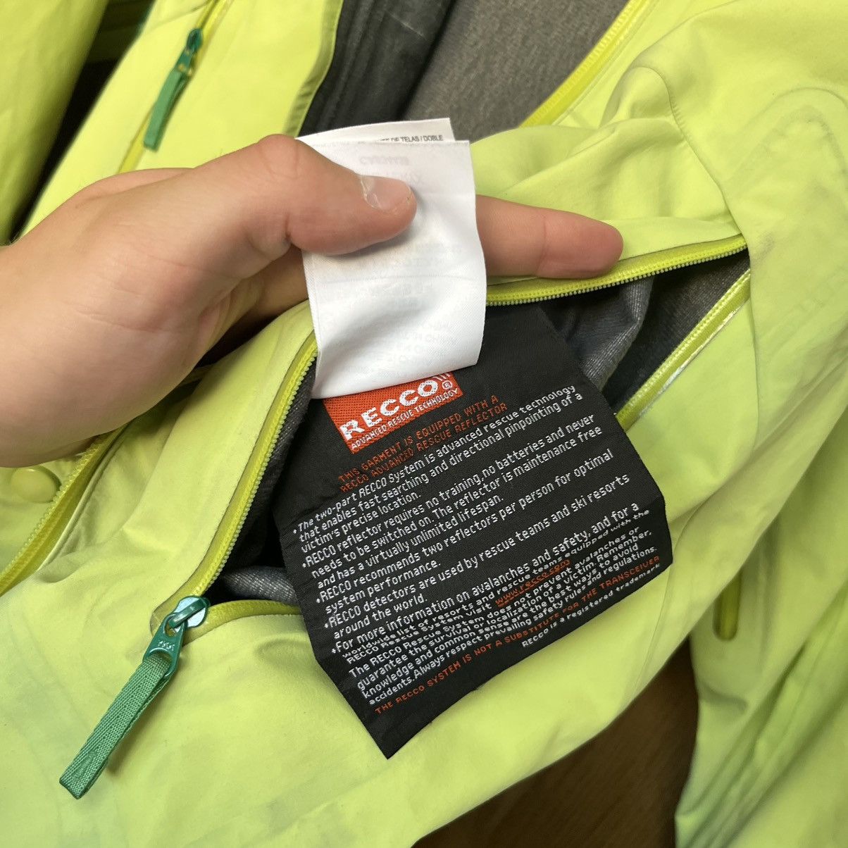 Arc'teryx Vintage Arc’teryx Gore Tex Recco Jacket Size US S / EU 44-46 / 1 - 24 Thumbnail