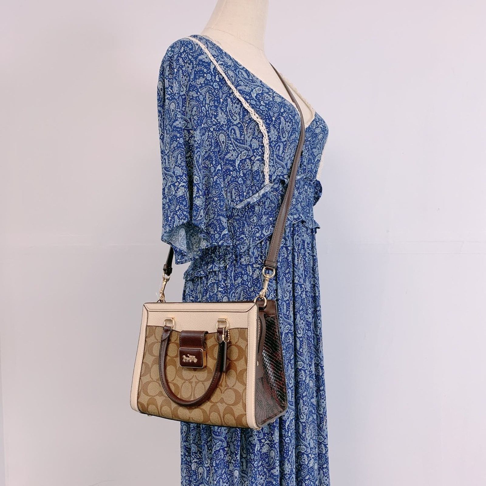 Coach COACH CC142 Grace Carryall In Signature Canvas Size ONE SIZE - 1 Thumbnail