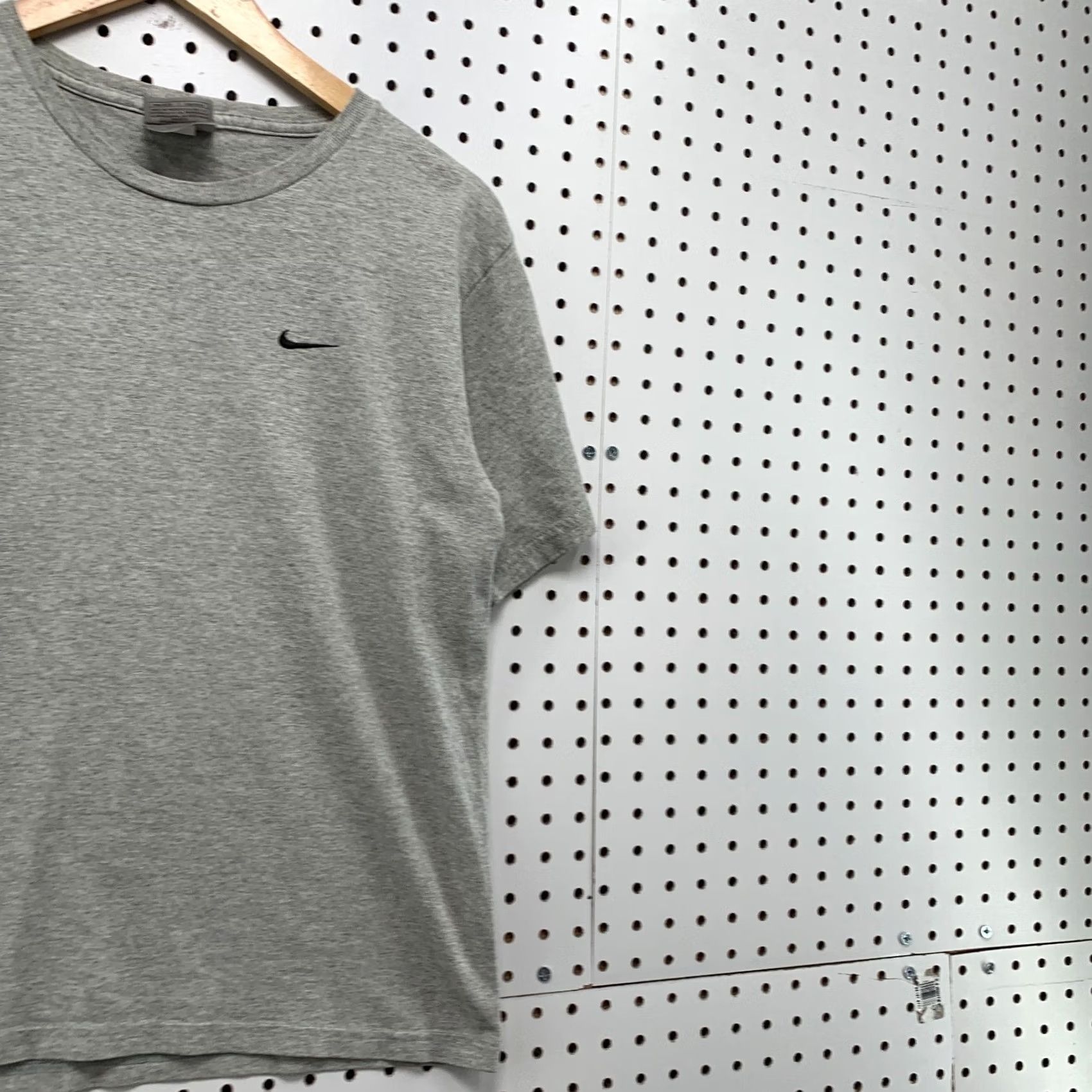 Nike Vintage Nike Shirt Gray Black Embroidered Swoosh Womens L Large 18x23.5 Size L / US 10 / IT 46 - 4 Thumbnail