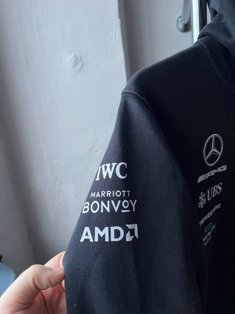 Formula 1 2022 MERCEDES BENZ AMG PETRONAS FORMULA ONE TEAM HOODIE L Size US L / EU 52-54 / 3 - 8 Thumbnail