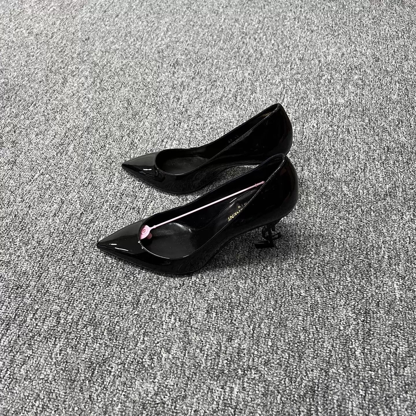 Yves Saint Laurent YSL Patent Leather YSL Heel Pumps Women's 37 99 New Size US 6.5 / IT 36.5 - 2 Thumbnail