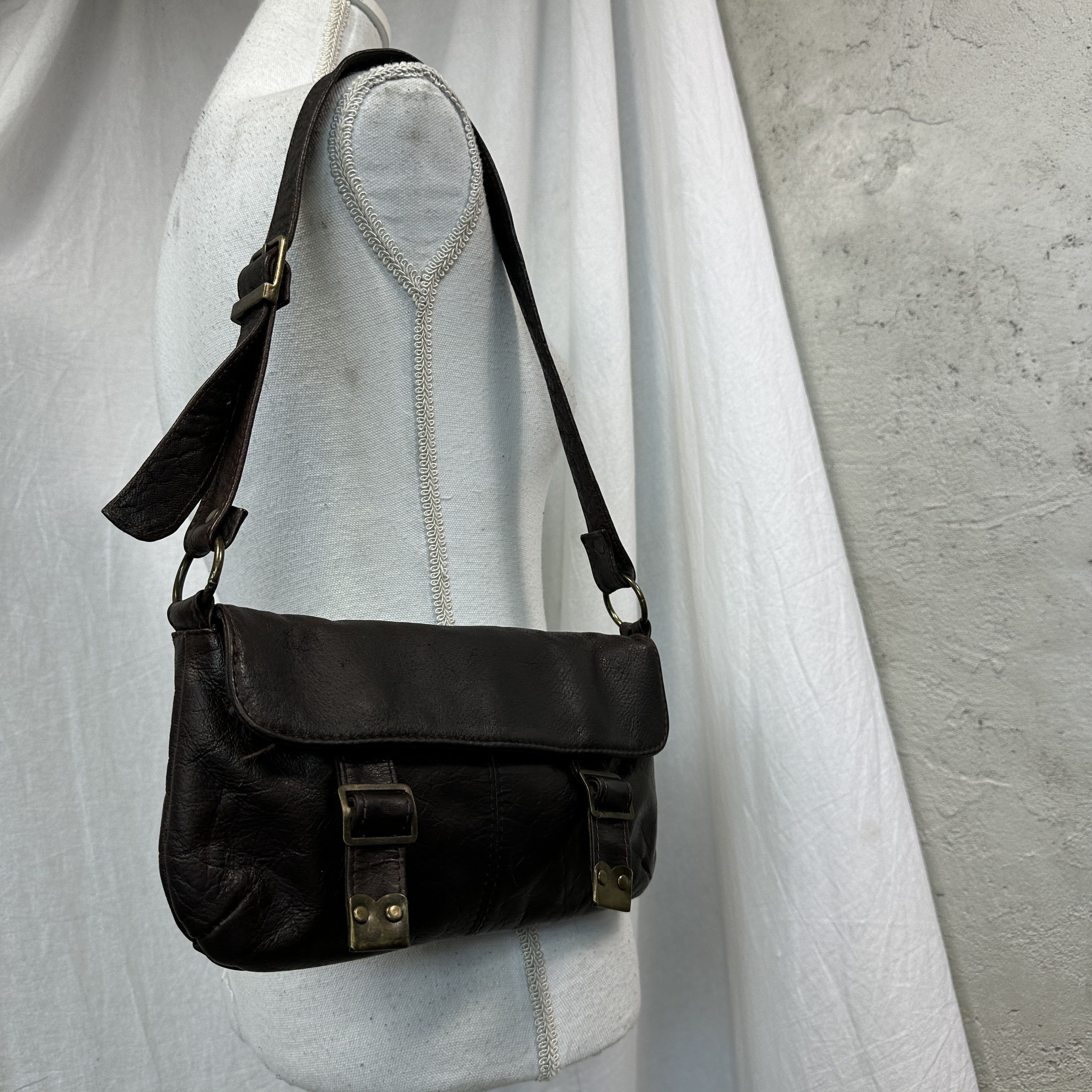Vintage Vintage Leather Buckled Baguette Shoulder Bag Y2K Size ONE SIZE - 7 Thumbnail