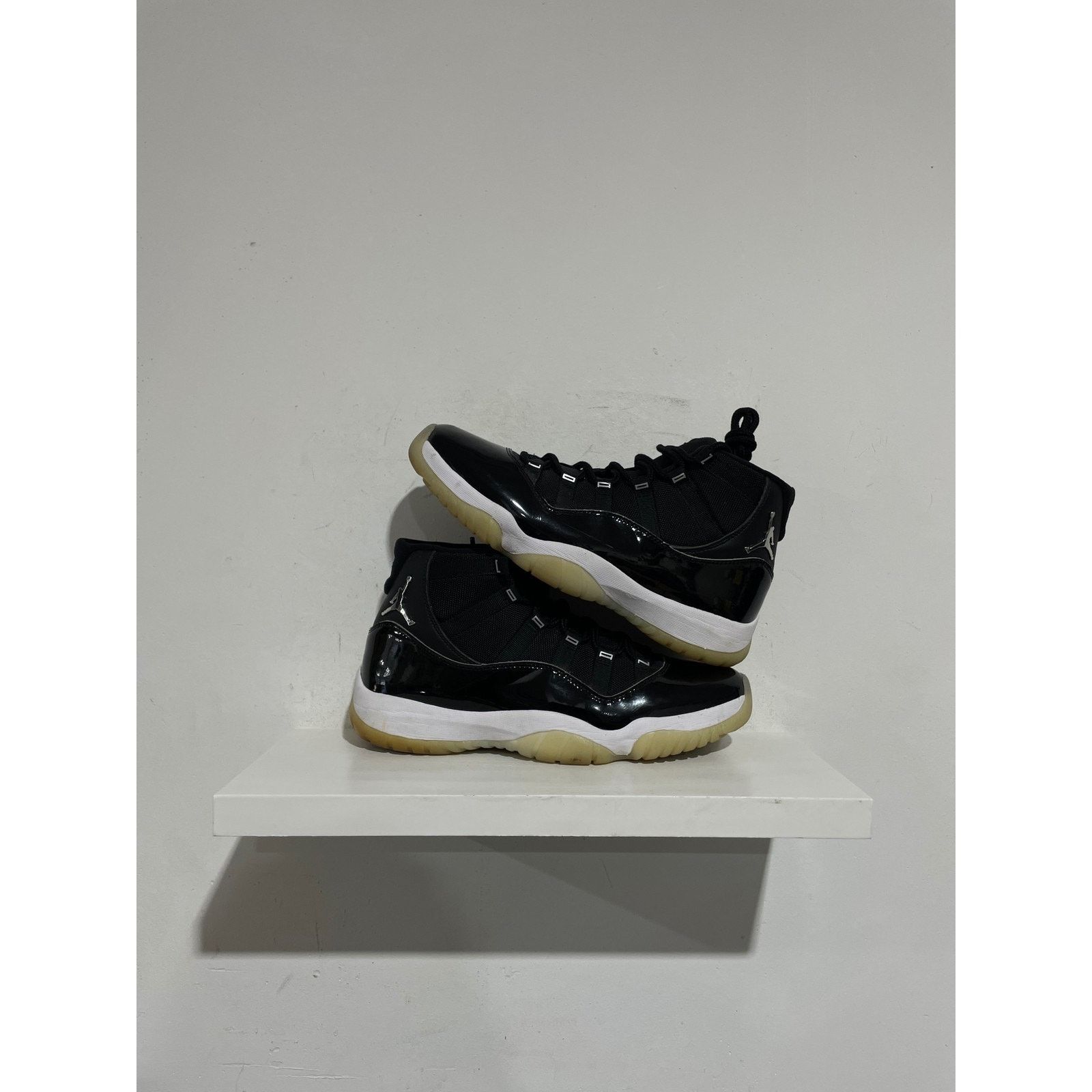 Nike JORDAN 11 RETRO JUBILEE SIZE 10 PREOWNED Size US 10 / EU 43 - 1 Thumbnail
