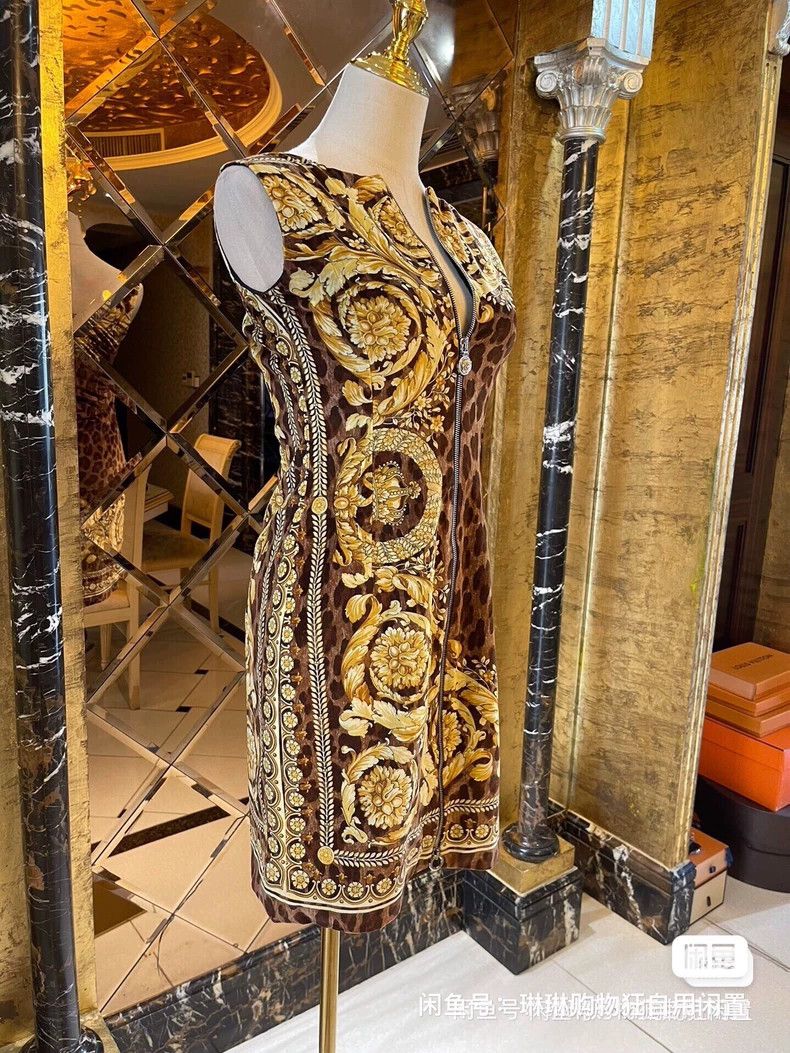 Versace Versace Baroque velvet vest dress Size M / US 6-8 / IT 42-44 - 5 Thumbnail