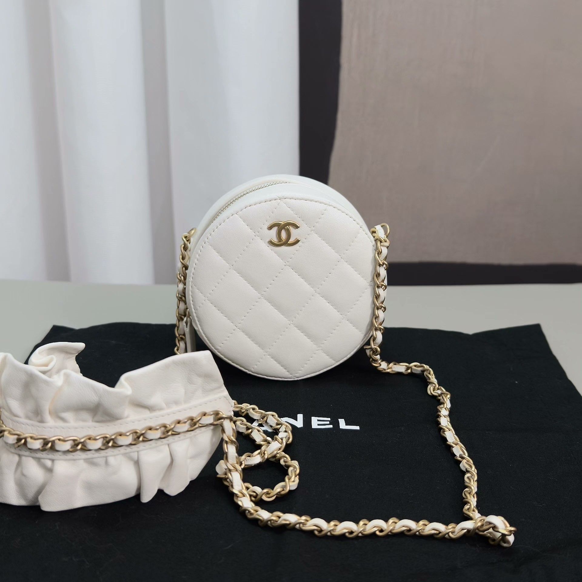 Chanel Pre-loved Bag Very good condition Size ONE SIZE - 1 Thumbnail