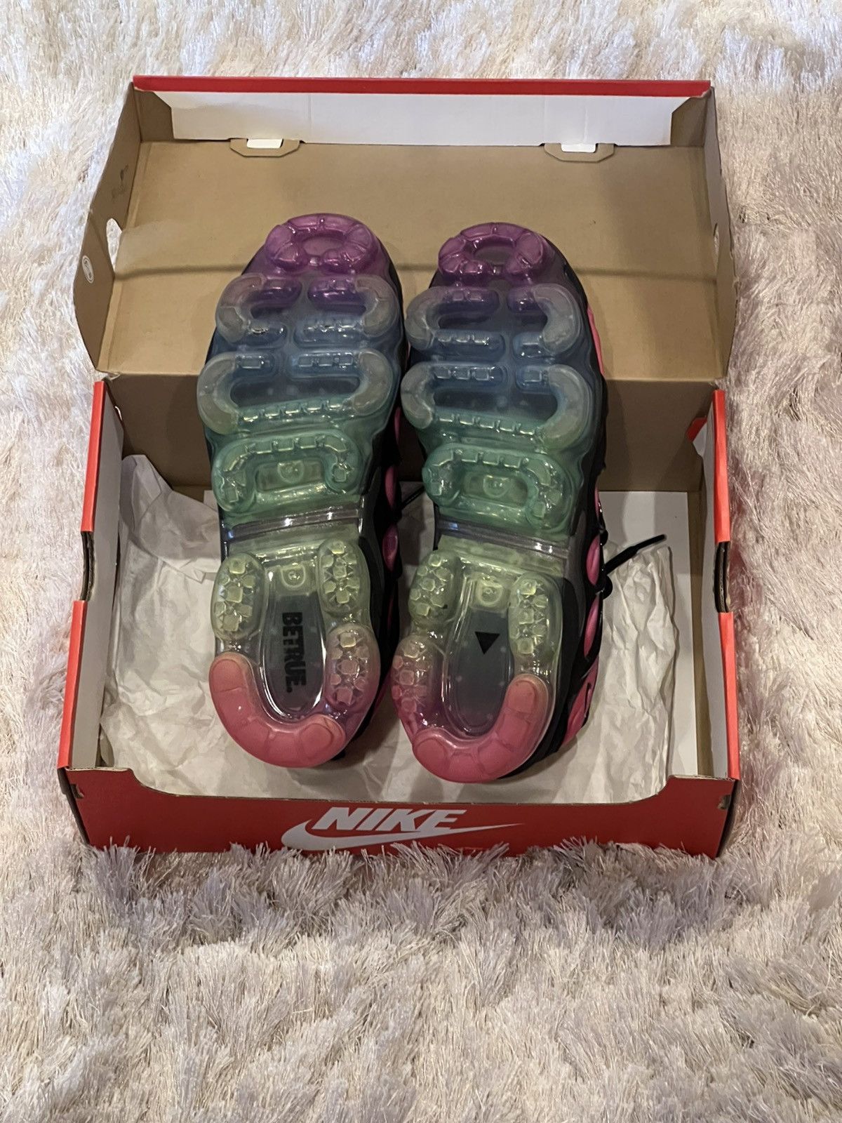 Nike Nike Air Vapormax Plus 'BE TRUE' Size US 9.5 / EU 42-43 - 5 Thumbnail