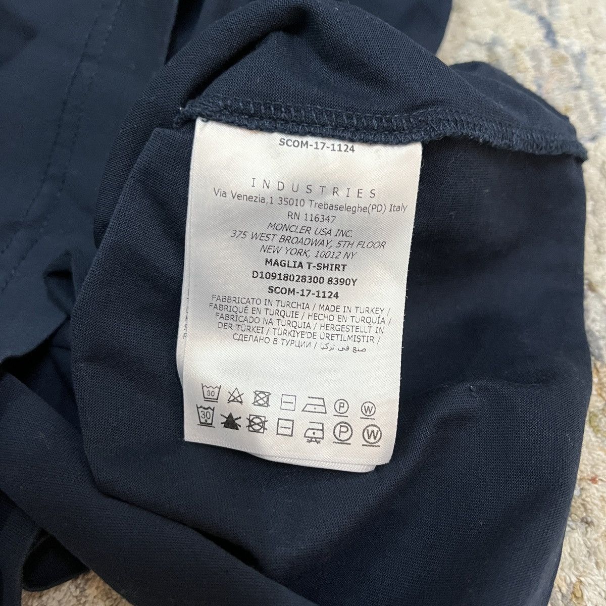 Moncler Moncler Maglia Small Logo Tshirt Size US S / EU 44-46 / 1 - 6 Thumbnail