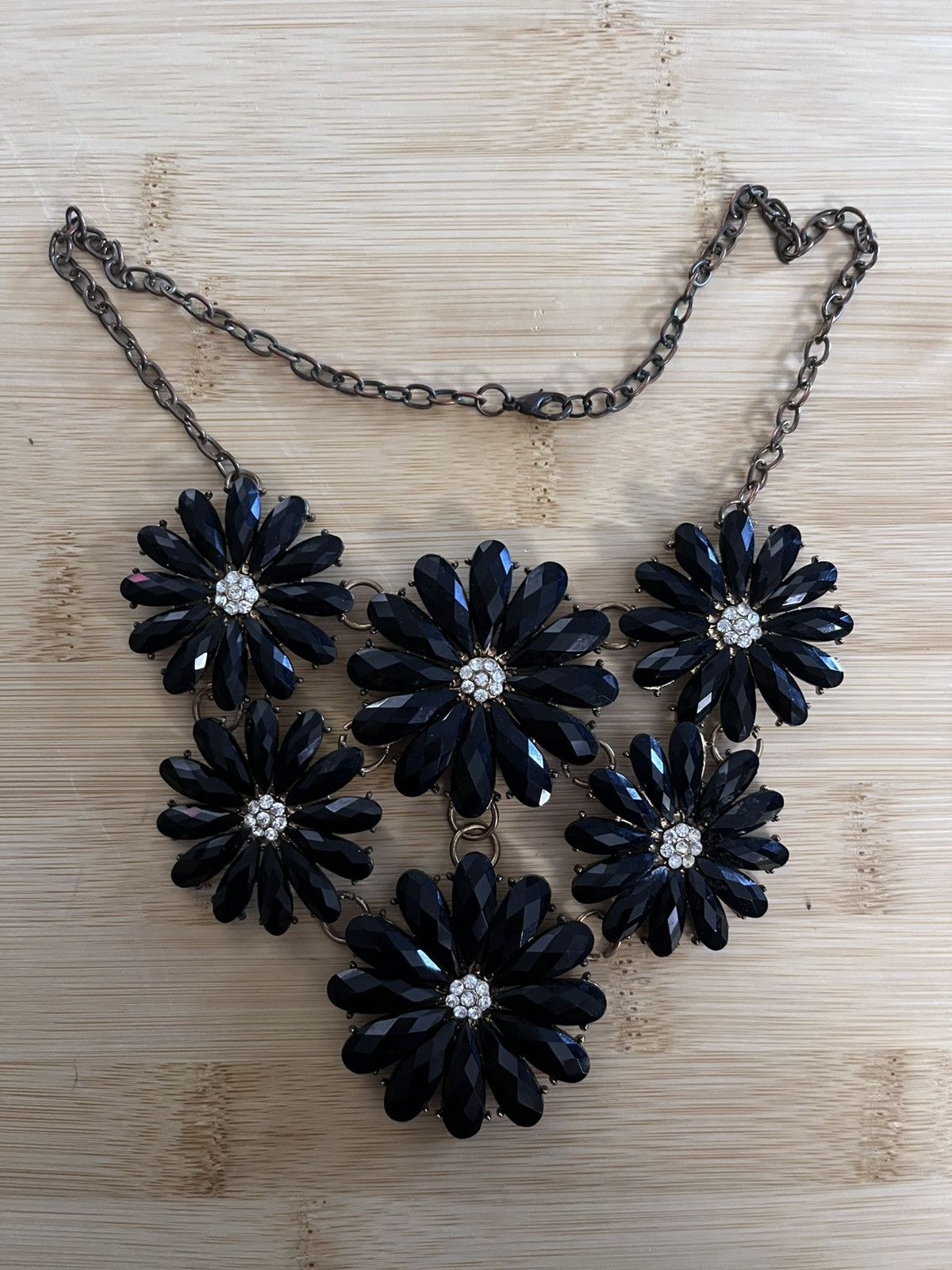 Other Y2K Black Faceted Crystal Daisy Flower Statement Necklace Size ONE SIZE - 1 Thumbnail