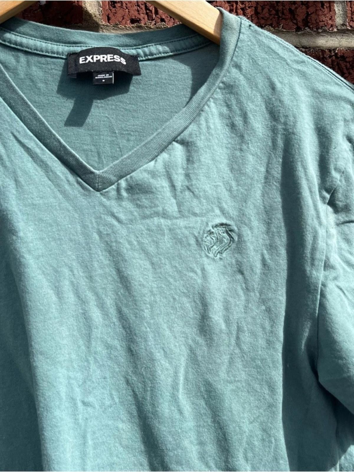 Express Express Dusty Green V Neck Short Sleeve Shirt Size US S / EU 44-46 / 1 - 3 Thumbnail