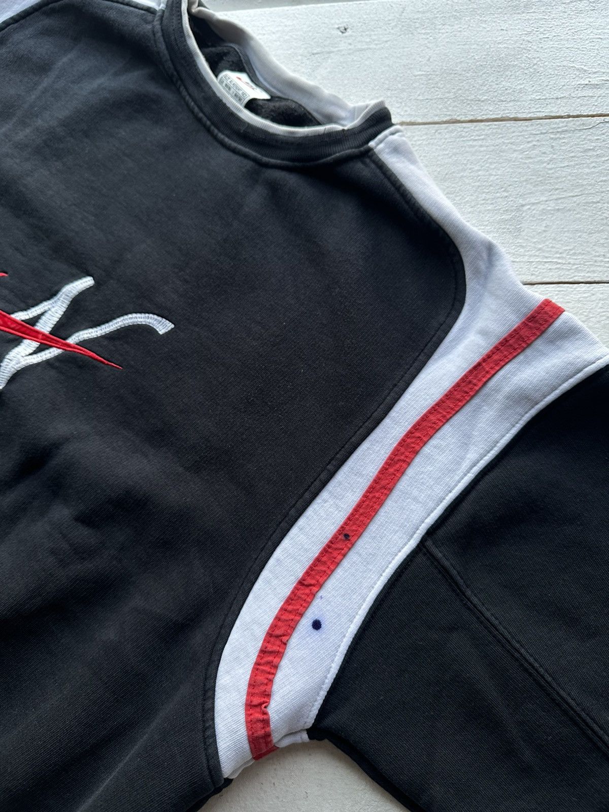 Vintage 🚨90s Nike Big Logo Swoosh FADE Oversized Sweatshirt y2k rare Size US XL / EU 56 / 4 - 4 Thumbnail