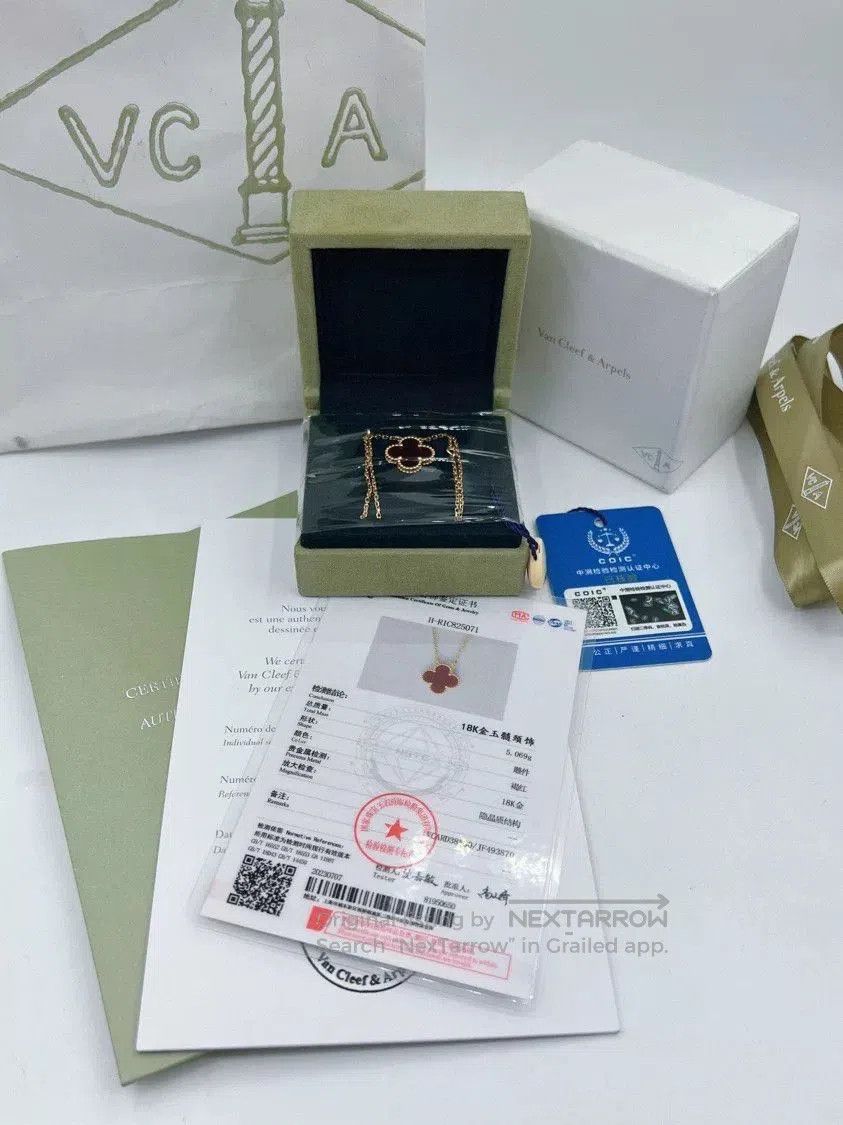 Van Cleef & Arpels Van Cleef Arpels 18K Gold Carnelian Necklace. Size ONE SIZE - 1 Thumbnail