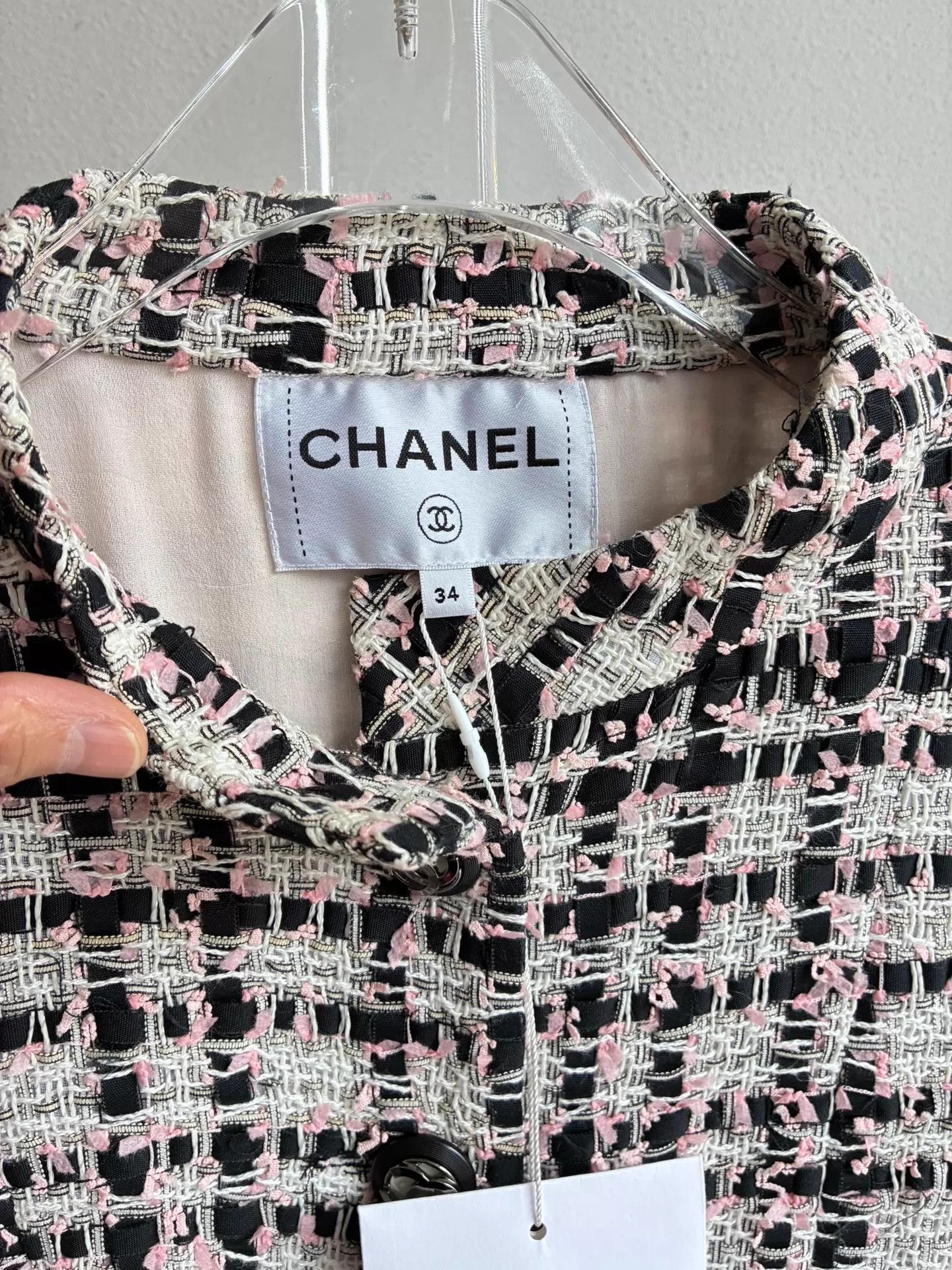 Chanel Chanel Tweed Short Jacket, Black/White with Pink Accents Size XS / US 0-2 / IT 36-38 - 3 Thumbnail