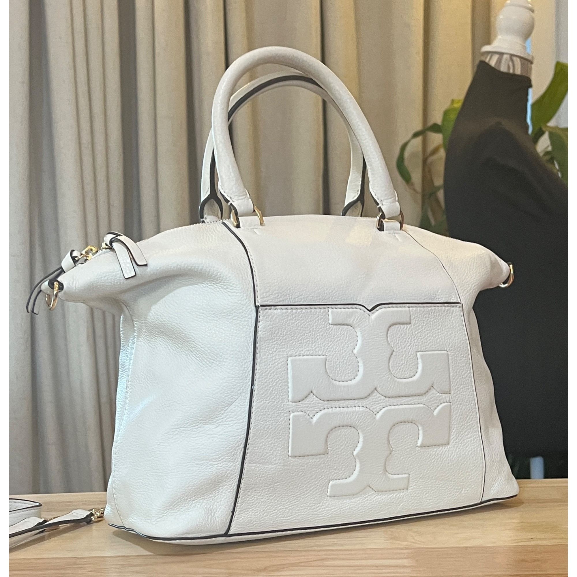 Tory Burch ✺✺ AUTHENTIC TORY BURCH WHITE BOMBE HANDBAG! ✺ Size ONE SIZE - 5 Thumbnail
