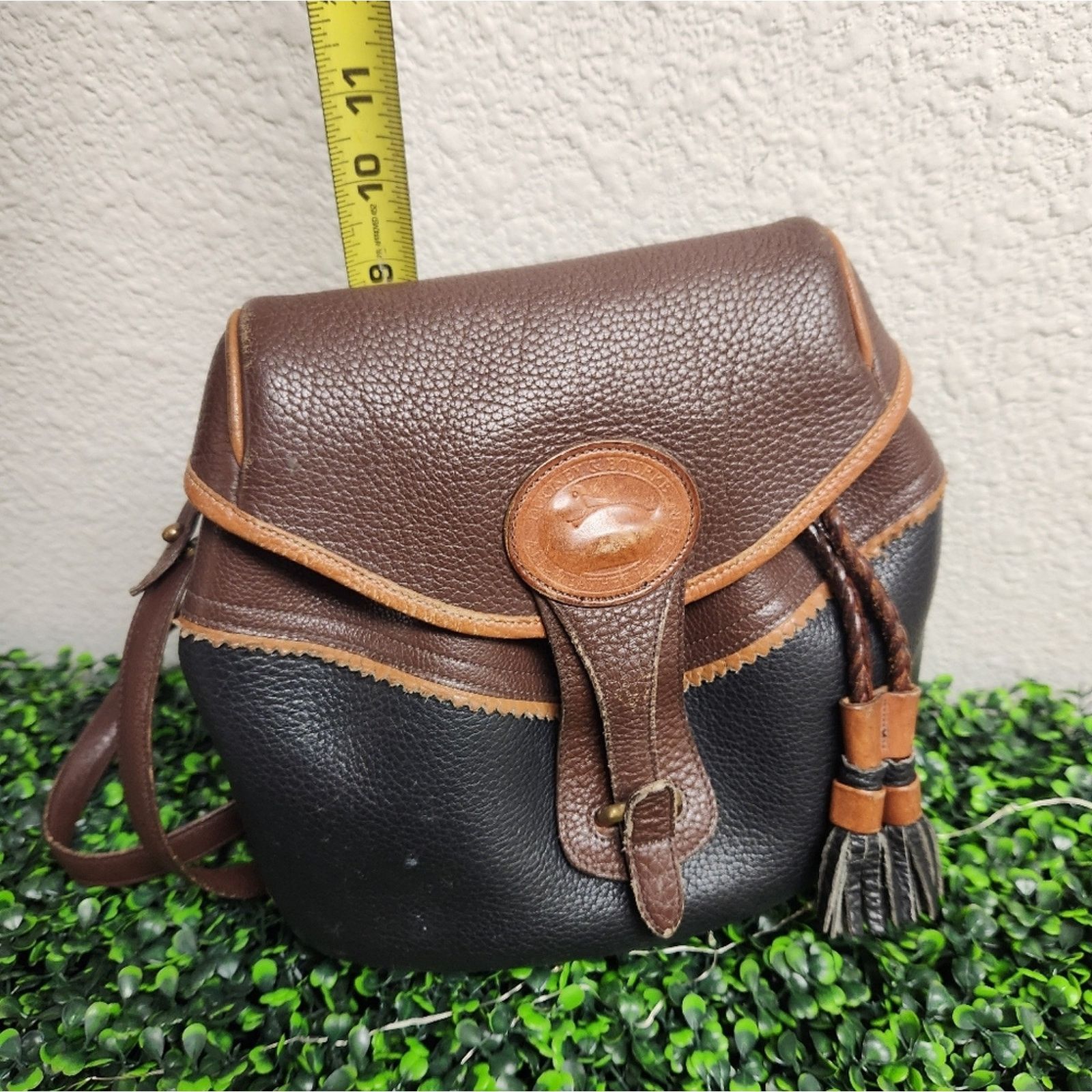 Dooney & Bourke Dooney & Bourke Teton Drawstring saddle Pebbled crossbody. Size ONE SIZE - 4 Thumbnail