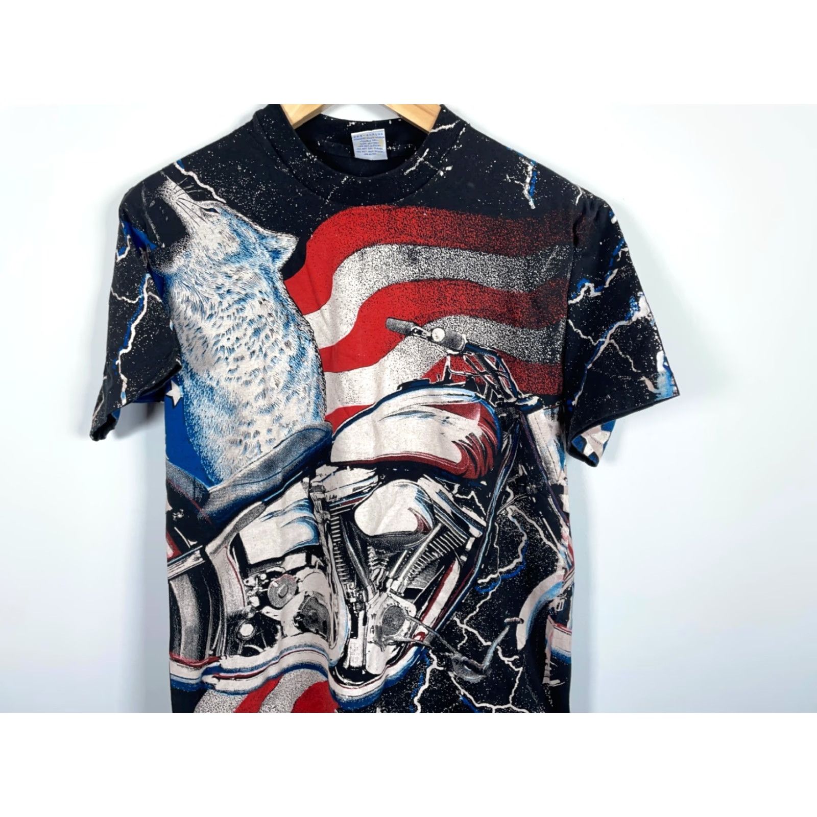 Vintage VINTAGE Unisport T-Shirt Wolf Motorcycle American Flag 90s 1994 Crew Neck Short Sleeve Black Men M Size US M / EU 48-50 / 2 - 7 Thumbnail