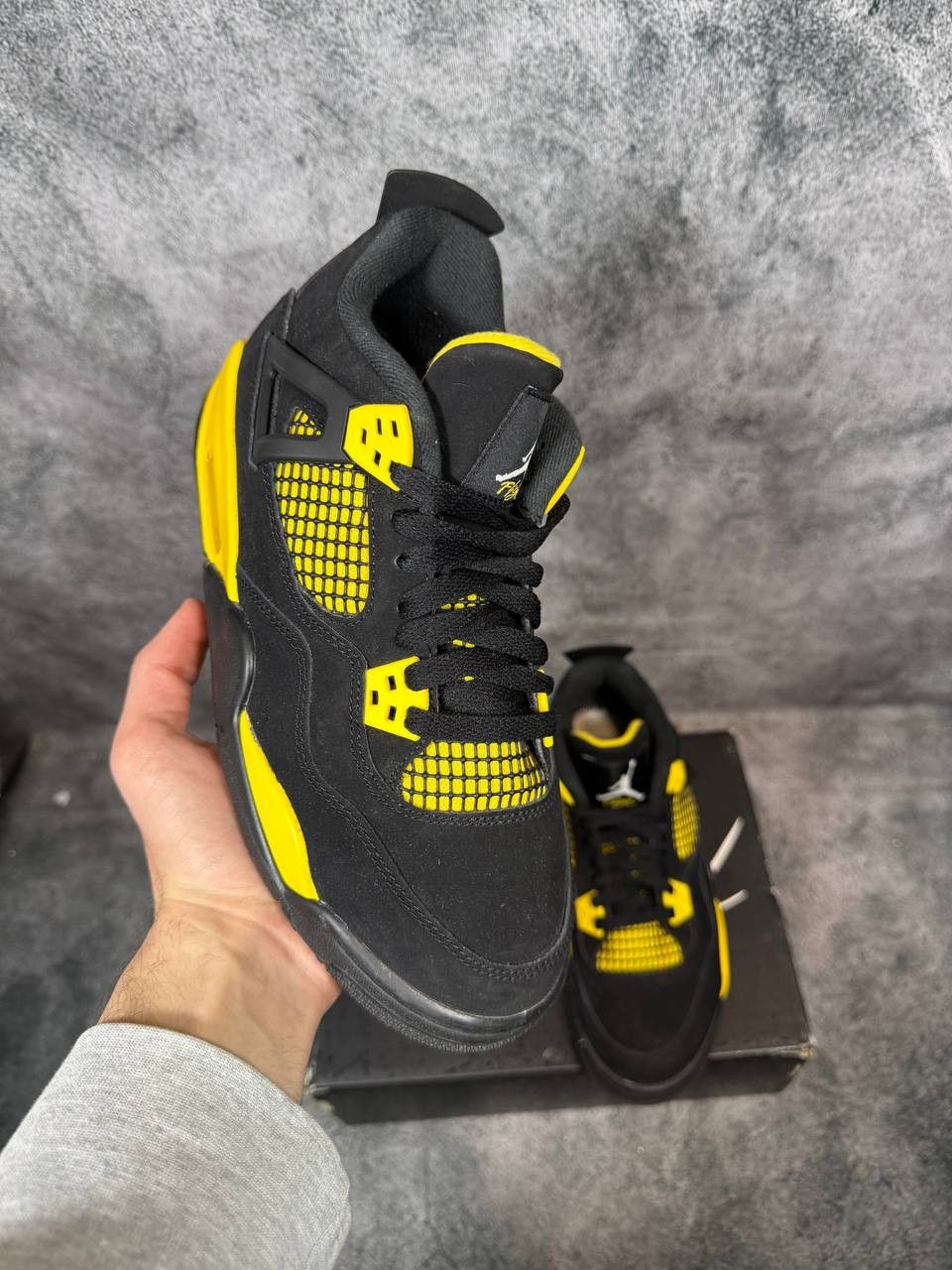 Jordan Brand Size 7Y | Jordan 4 Thunder No Box | Pre-Owned Size US 7 / EU 40 - 1 Thumbnail