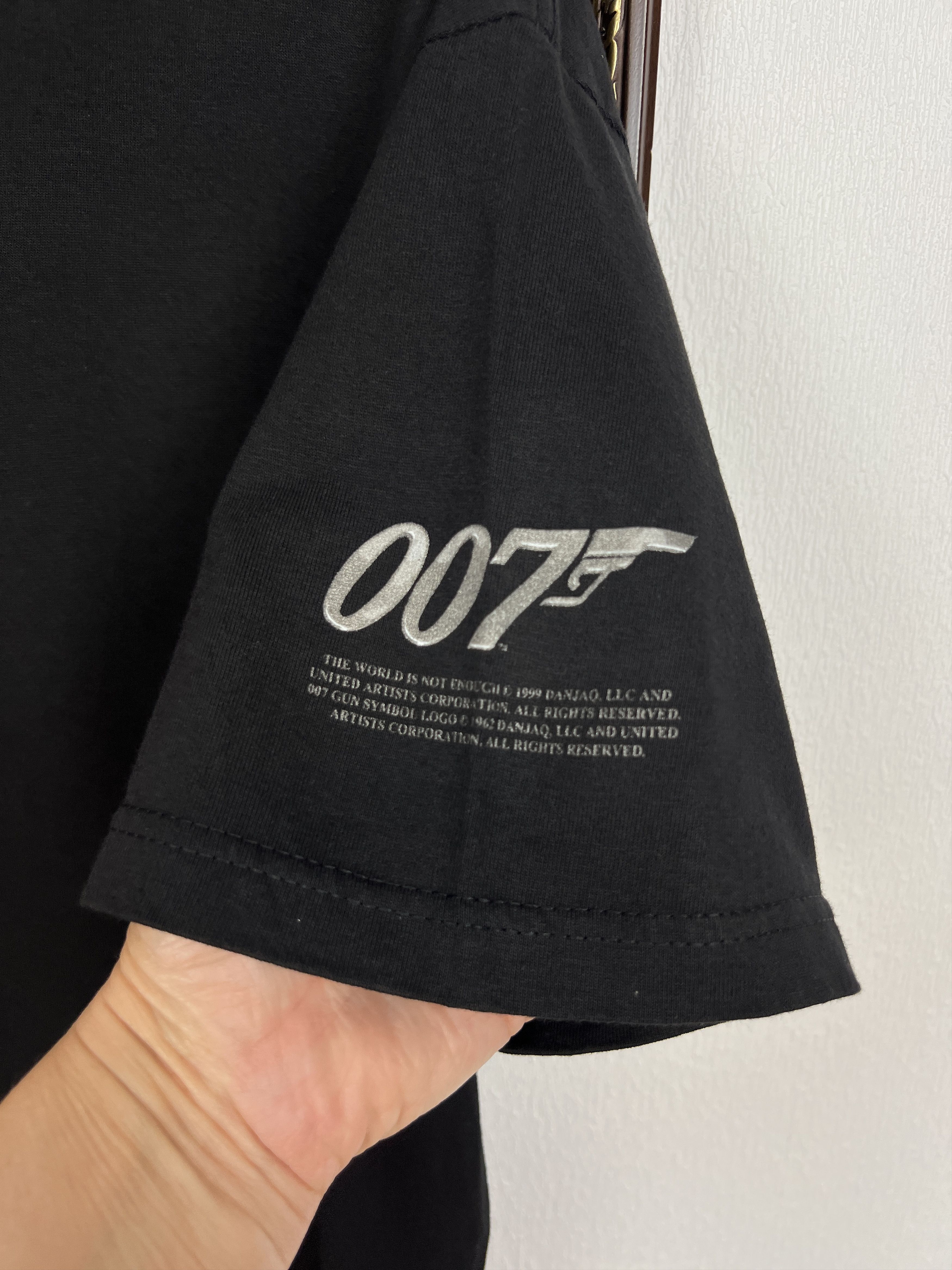 Vintage Rare Vintage The World Is Not Enough James Bond Tee Size US XL / EU 56 / 4 - 6 Thumbnail