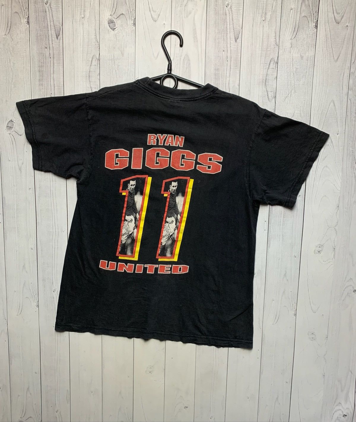 Vintage Vintage Manchester United 11 Giggs rare soccer tee Size US M / EU 48-50 / 2 - 2 Thumbnail