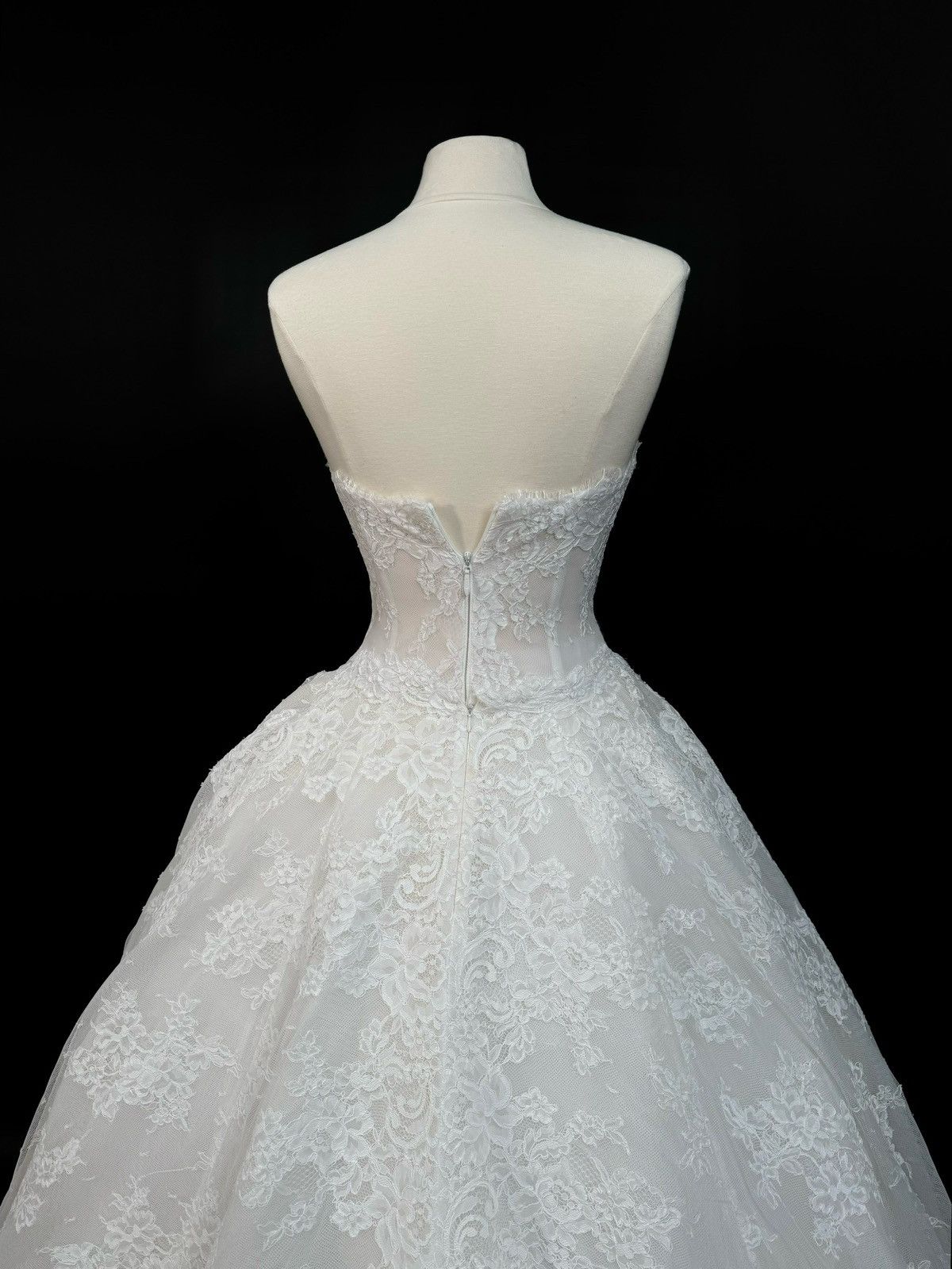 Other US 4-6 French Corded Lace Bridal Gown by Anna Augusta Size S / US 4 / IT 40 - 7 Thumbnail