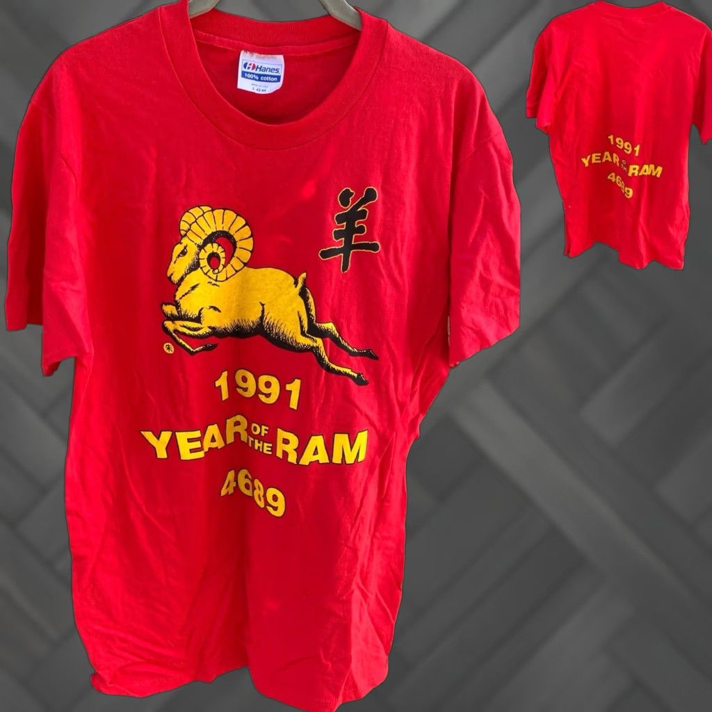 Hanes VINTAGE Hanes Year Of The Ram T-Shirt L USA Made Red Graphic Front Back 1991 90s Mens Size US L / EU 52-54 / 3 - 1 Thumbnail