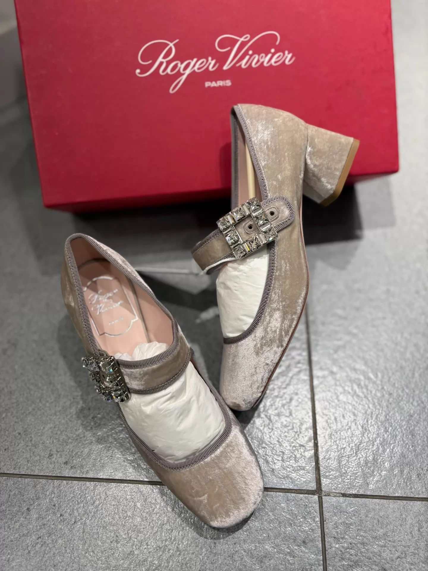 Roger Vivier RV Gray Velvet Crystal Buckle Thick Heel Mary Jane New 37.5 Size US 7 / IT 37 - 2 Thumbnail