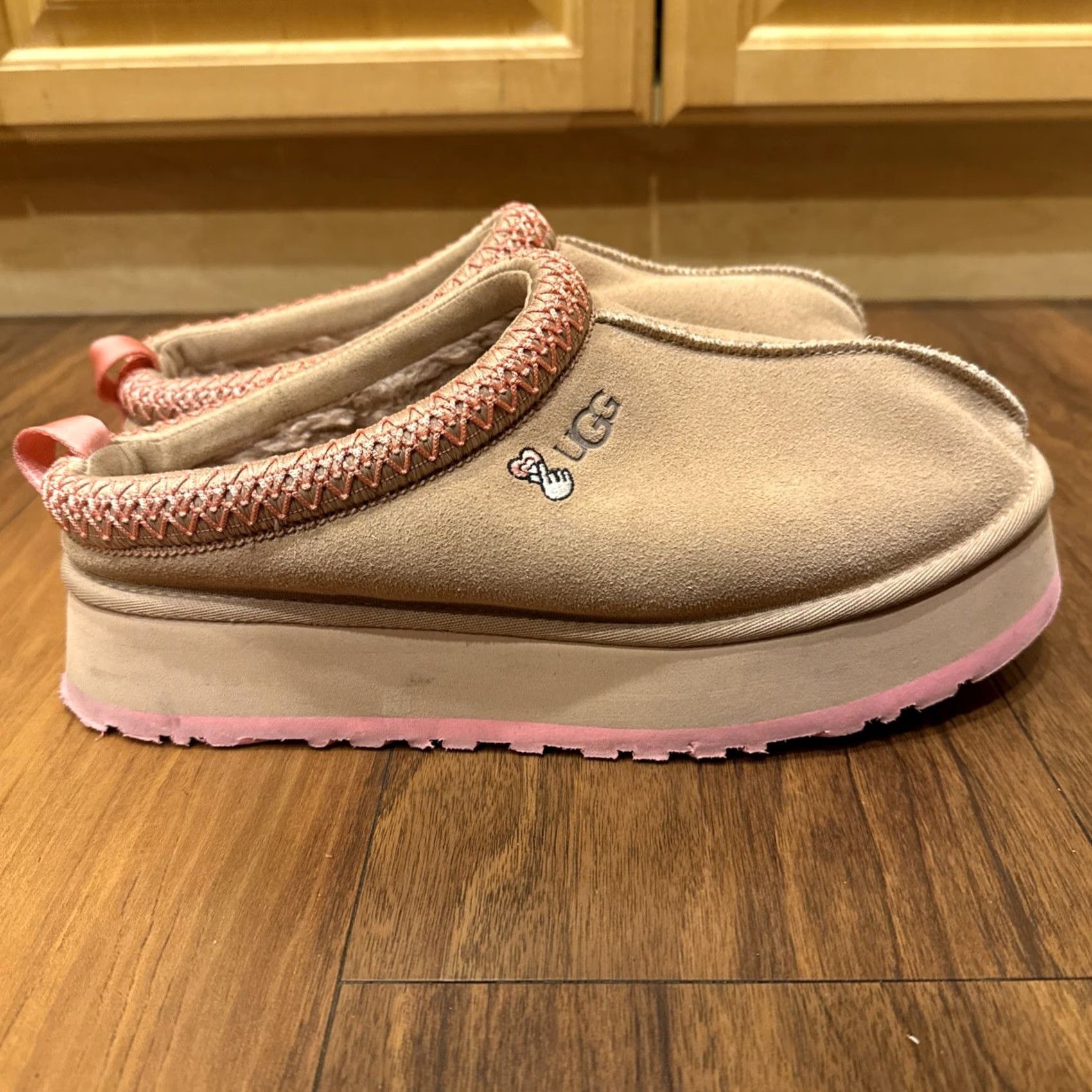 Ugg UGG Slipper Womens 10 Taupe Pink Trim Shearling Platform Rare Tazz Love 25 Slip-On Wool Lining Card Heart Limited Edition Size US 10 / IT 40 - 4 Thumbnail