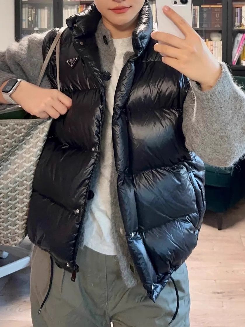 Prada Prada Reversible Down Vest Black Double Zipper Silk Lining Size XS / US 0-2 / IT 36-38 - 8 Thumbnail