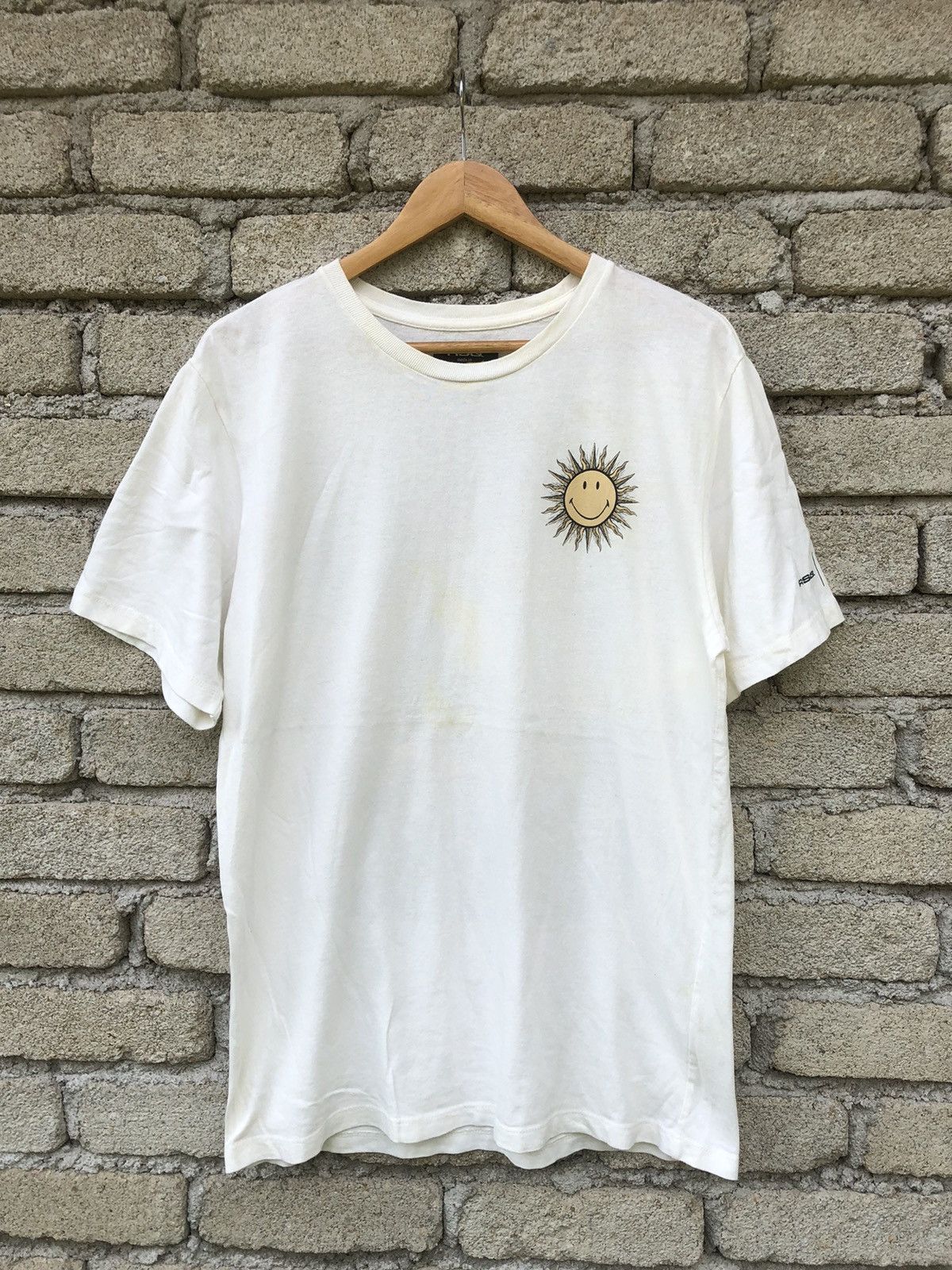 Japanese Brand RARE RSQ x Smiley Spread Warmth Backhit Tee Size US L / EU 52-54 / 3 - 8 Thumbnail