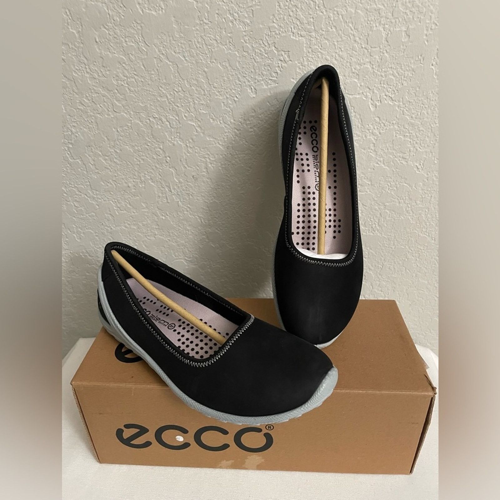 Ecco ECCO Womens Biom Lite Skimmer Ballerina Black EU 37 US 6-6.5 Size US 6 / IT 36 - 1 Thumbnail