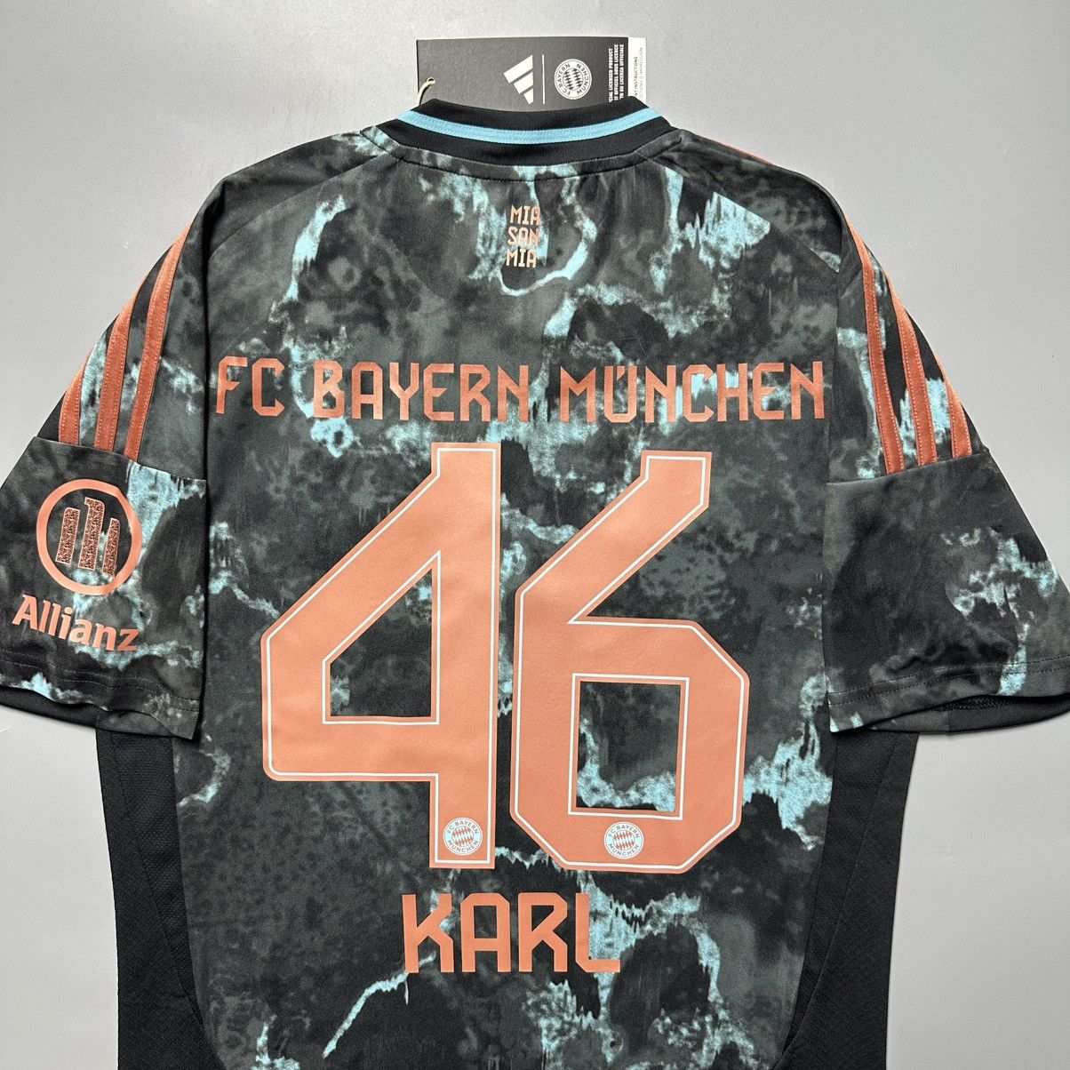 Vintage BAYERN ADIDAS 2024/2025 FOOTBALL AWAY JERSEY #46 KARL Size US S / EU 44-46 / 1 - 10 Thumbnail