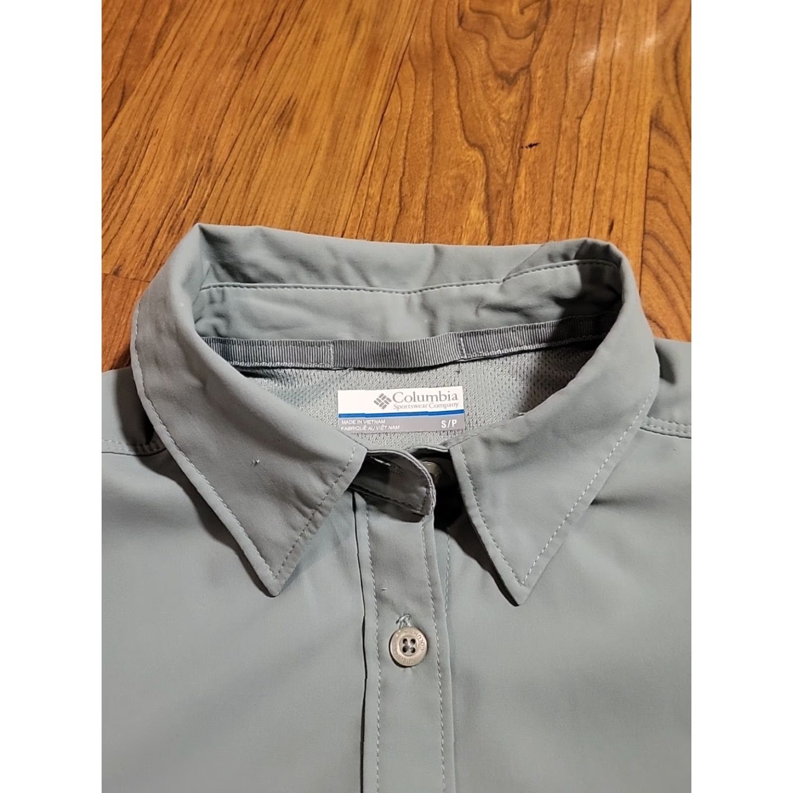Vintage Columbia Sportswear Co Women's Button-Up Blouse SS Green Small Vented Capable? Size S / US 4 / IT 40 - 2 Thumbnail