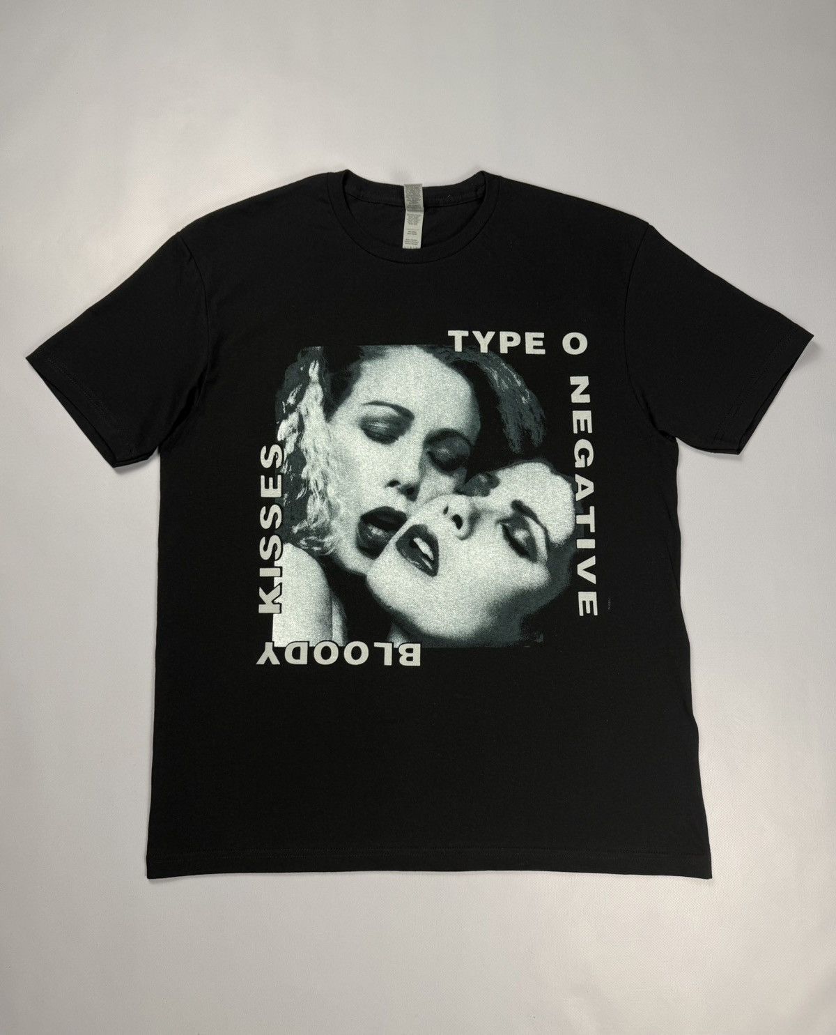 Band Tees Type O Negative Bloody Kisses Black T-Shirt Size L Size US L / EU 52-54 / 3 - 1 Thumbnail