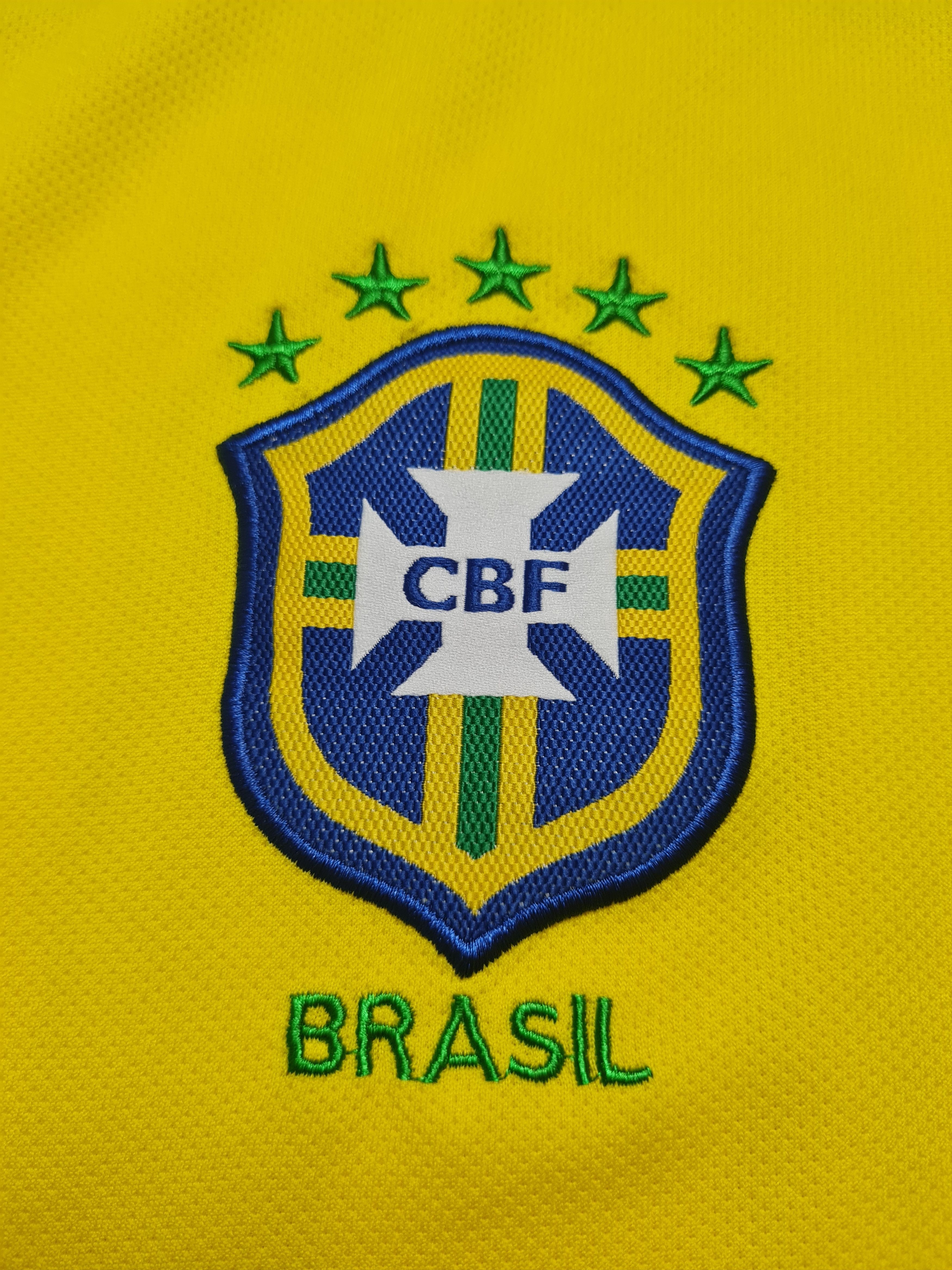 Nike NIKE Brazil 2004 #10 Ronaldinho Vintage Soccer Shirt Size US L / EU 52-54 / 3 - 14 Thumbnail