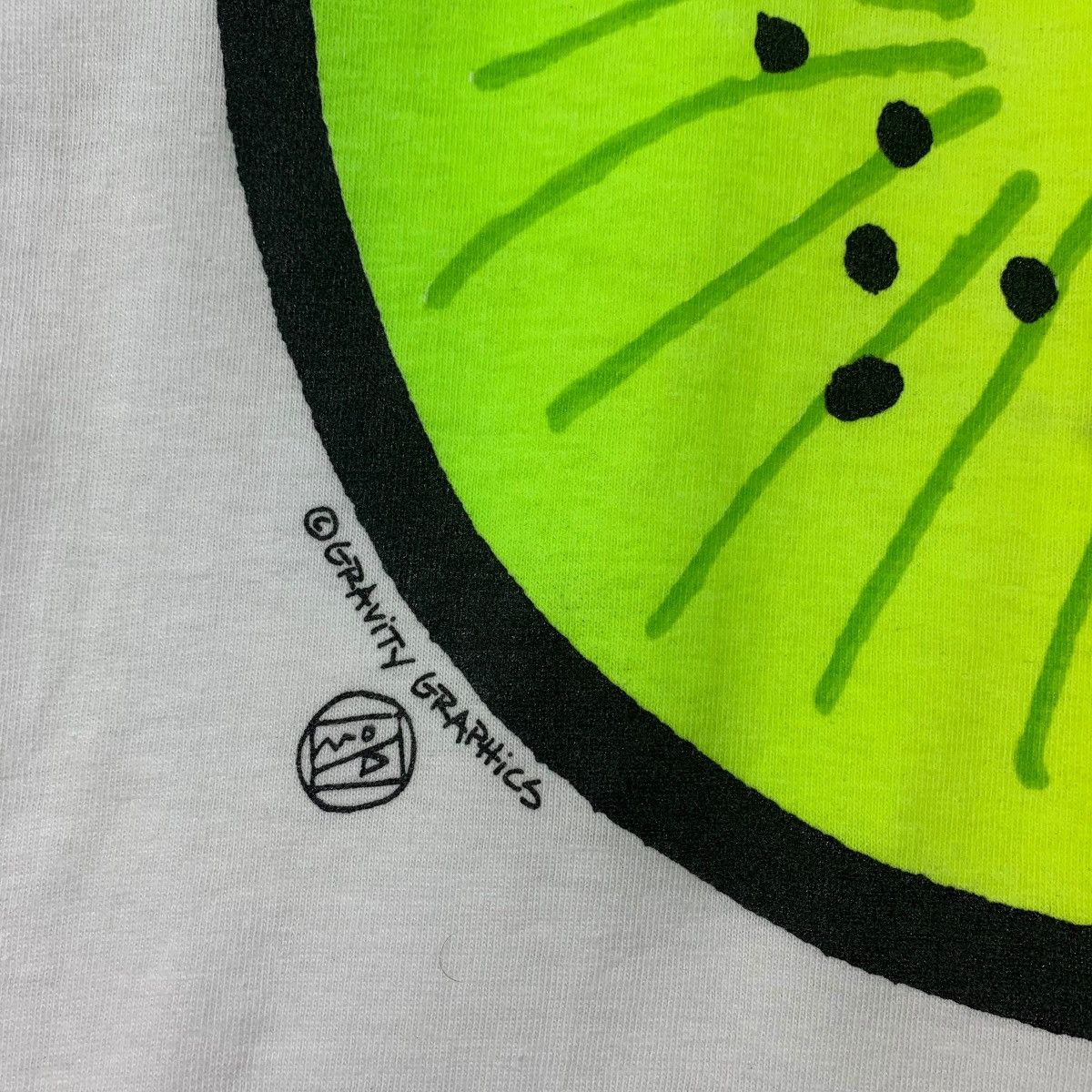 Vintage Vintage GRAVITY GRAPHICS Kiwi printed tee Size US M / EU 48-50 / 2 - 9 Thumbnail