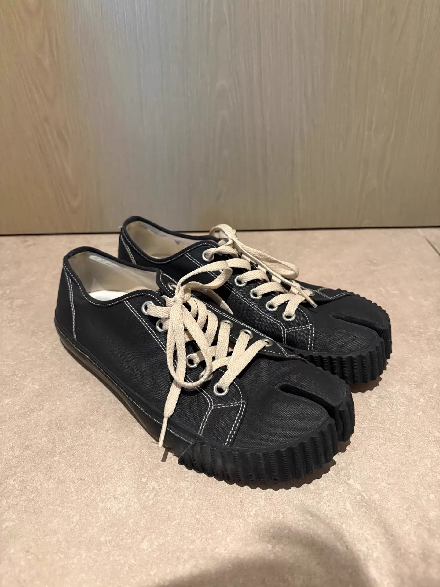 Maison Margiela Maison Margiela Tabi Early Canvas Cookies 41.5 Black Size US 8.5 / EU 41-42 - 1 Thumbnail