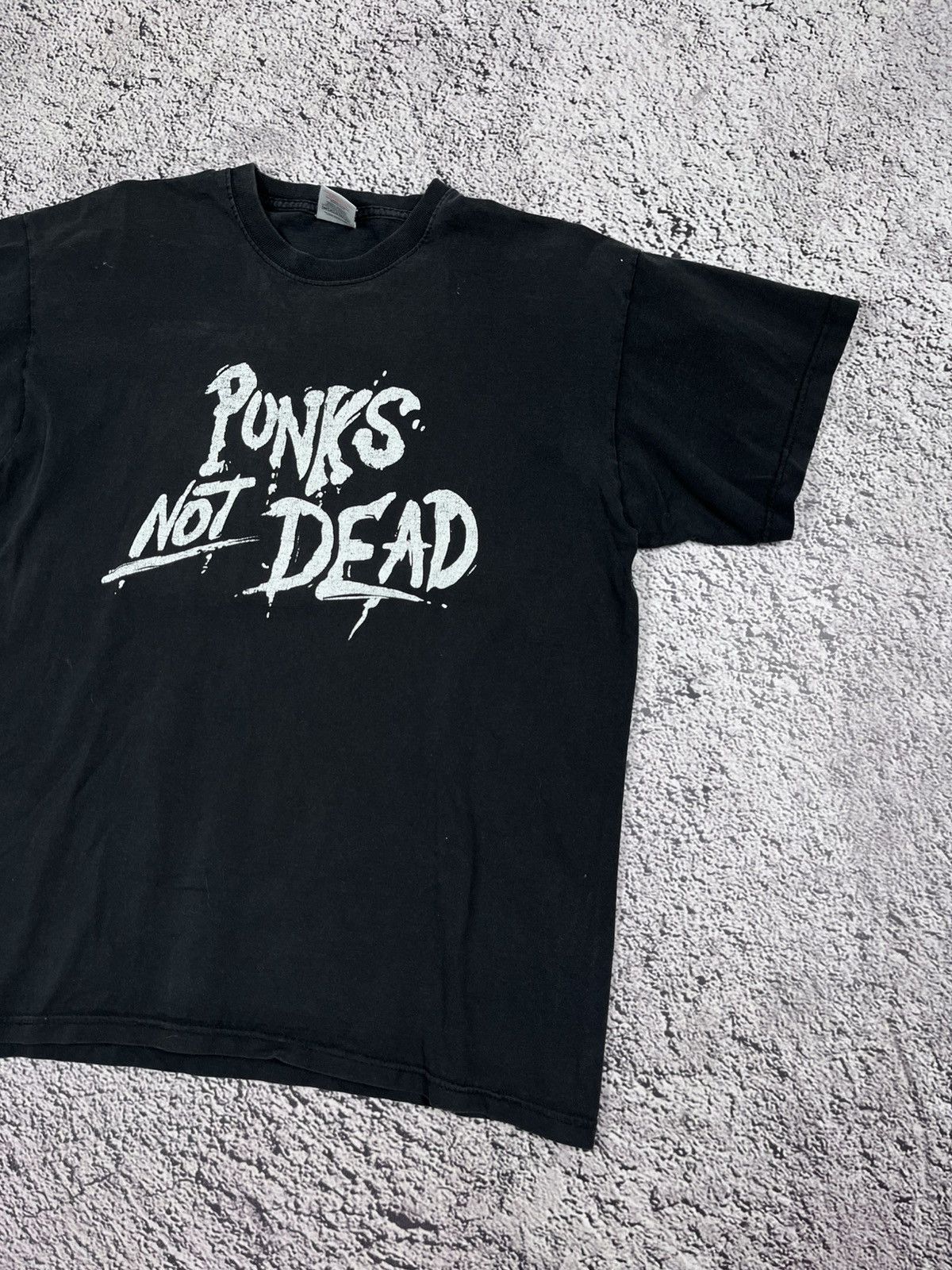 Band Tees Vintage Punk’s Not Dead Band Rock Tee Size US M / EU 48-50 / 2 - 3 Thumbnail